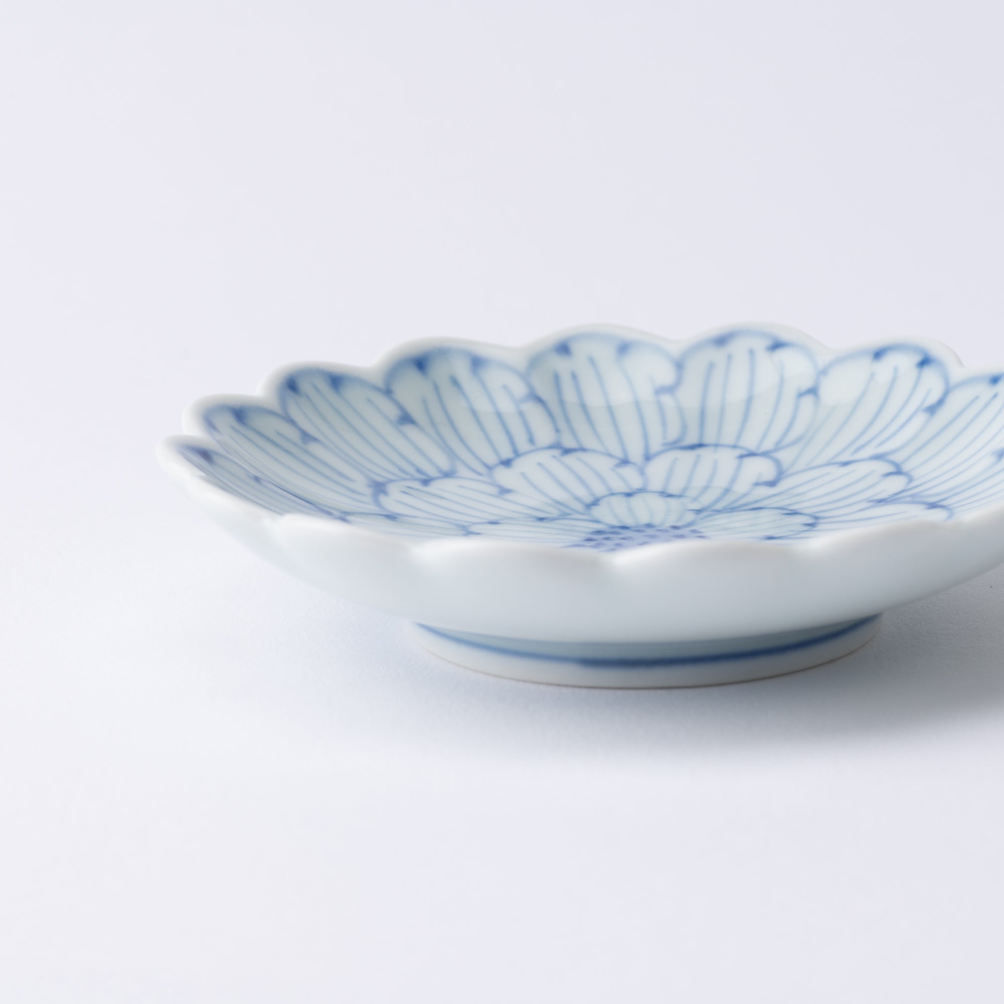 Keizan Kiln Blue Peony Arita Chrysanthemum - Shaped Sauce Plate - MUSUBI KILN - Quality Japanese Tableware and Gift