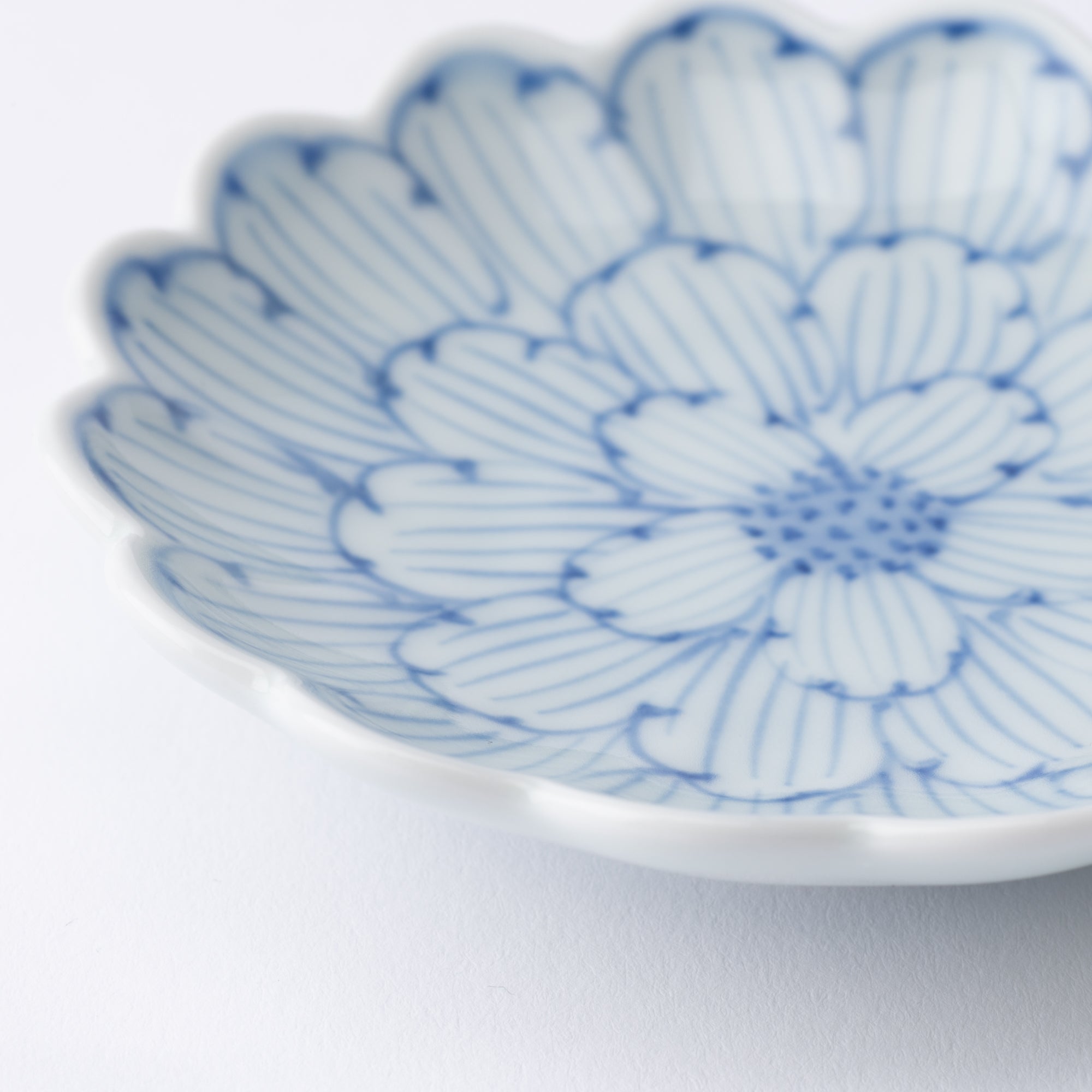 Keizan Kiln Blue Peony Arita Chrysanthemum - Shaped Sauce Plate - MUSUBI KILN - Quality Japanese Tableware and Gift