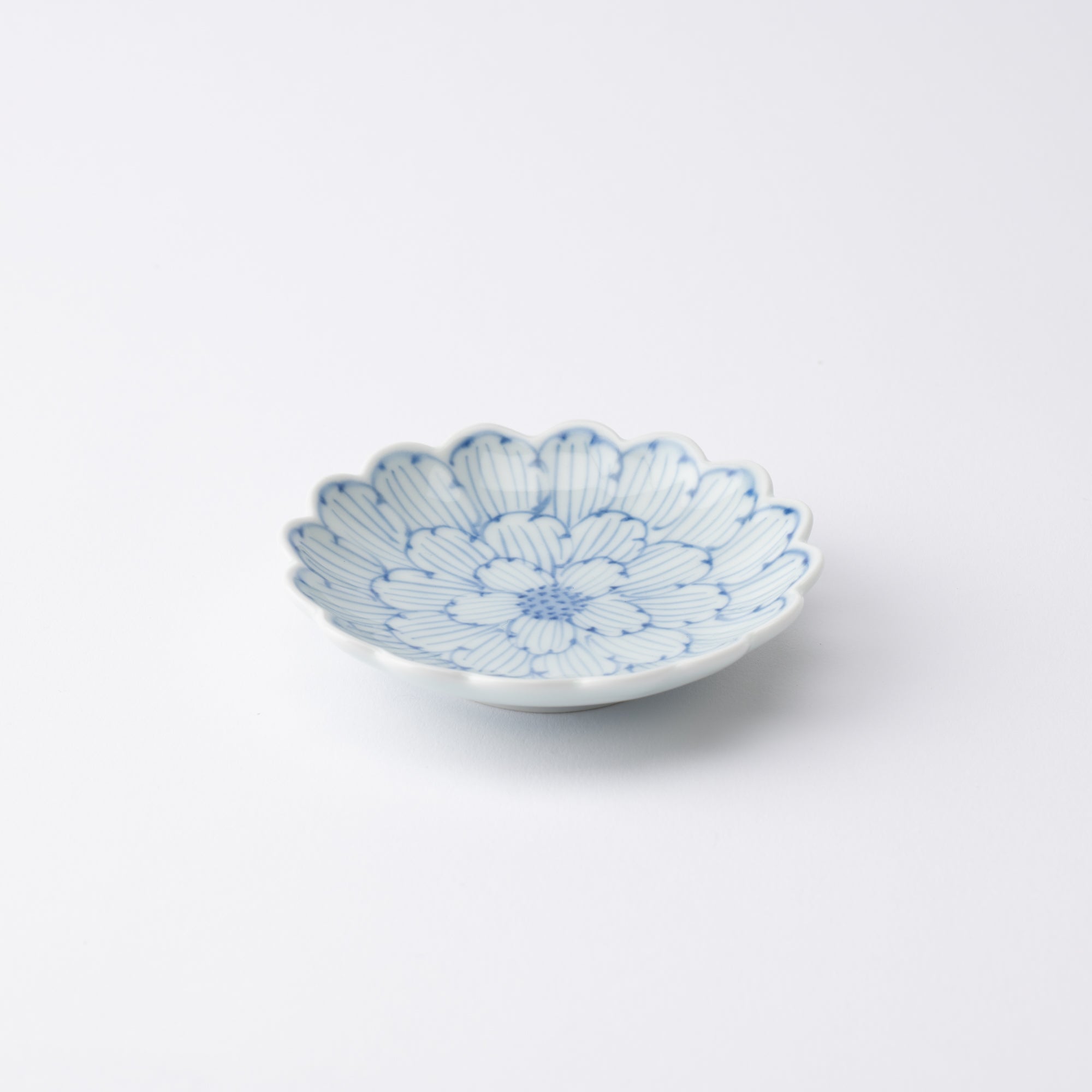 Keizan Kiln Blue Peony Arita Chrysanthemum - Shaped Sauce Plate - MUSUBI KILN - Quality Japanese Tableware and Gift