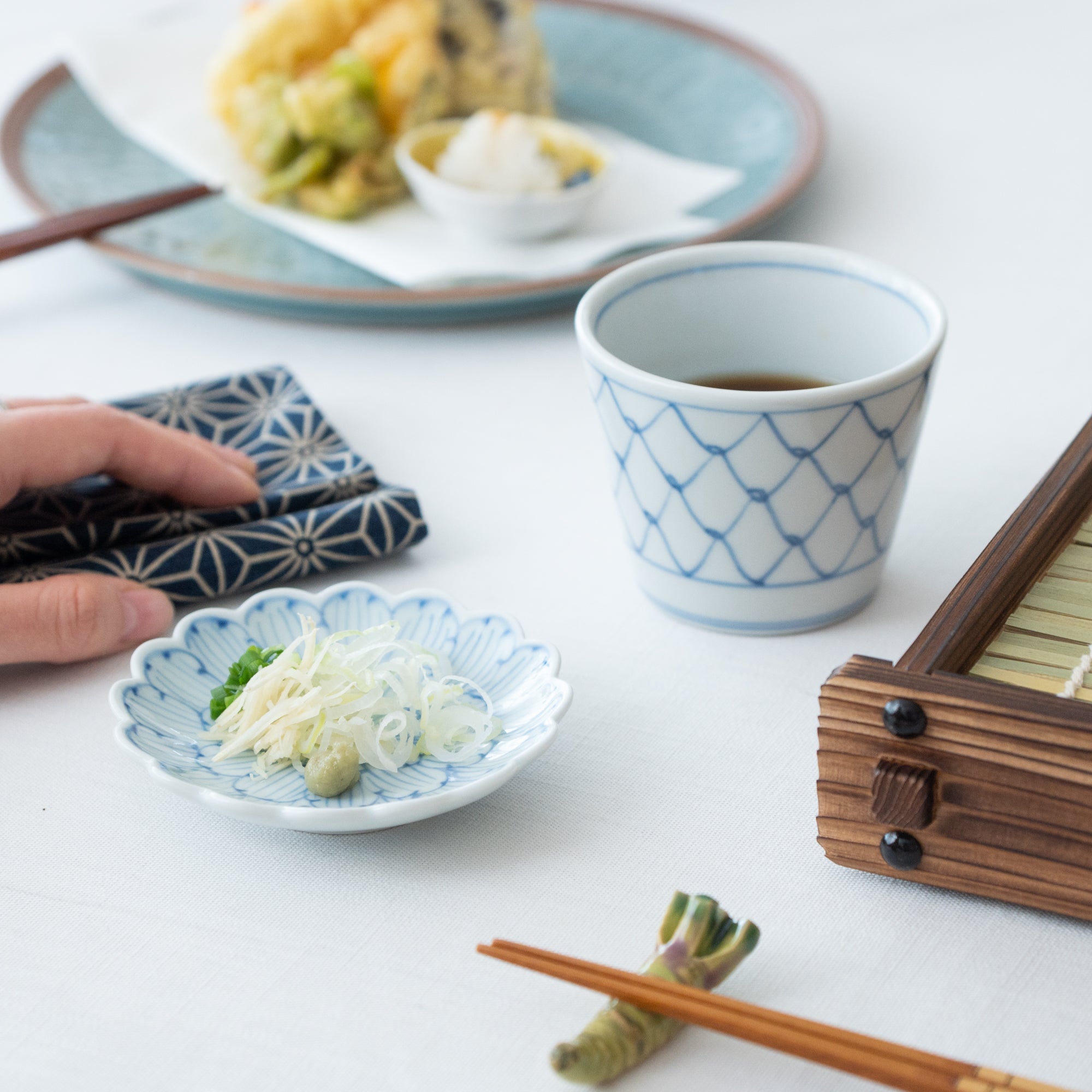 Keizan Kiln Blue Peony Arita Chrysanthemum - Shaped Sauce Plate - MUSUBI KILN - Quality Japanese Tableware and Gift