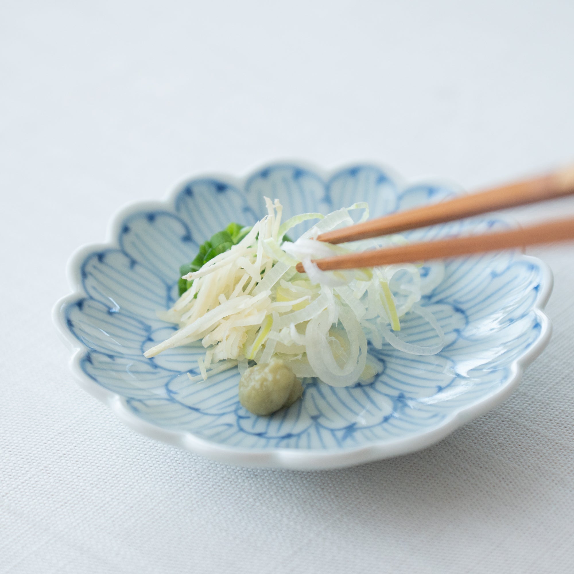 Keizan Kiln Blue Peony Arita Chrysanthemum - Shaped Sauce Plate - MUSUBI KILN - Quality Japanese Tableware and Gift