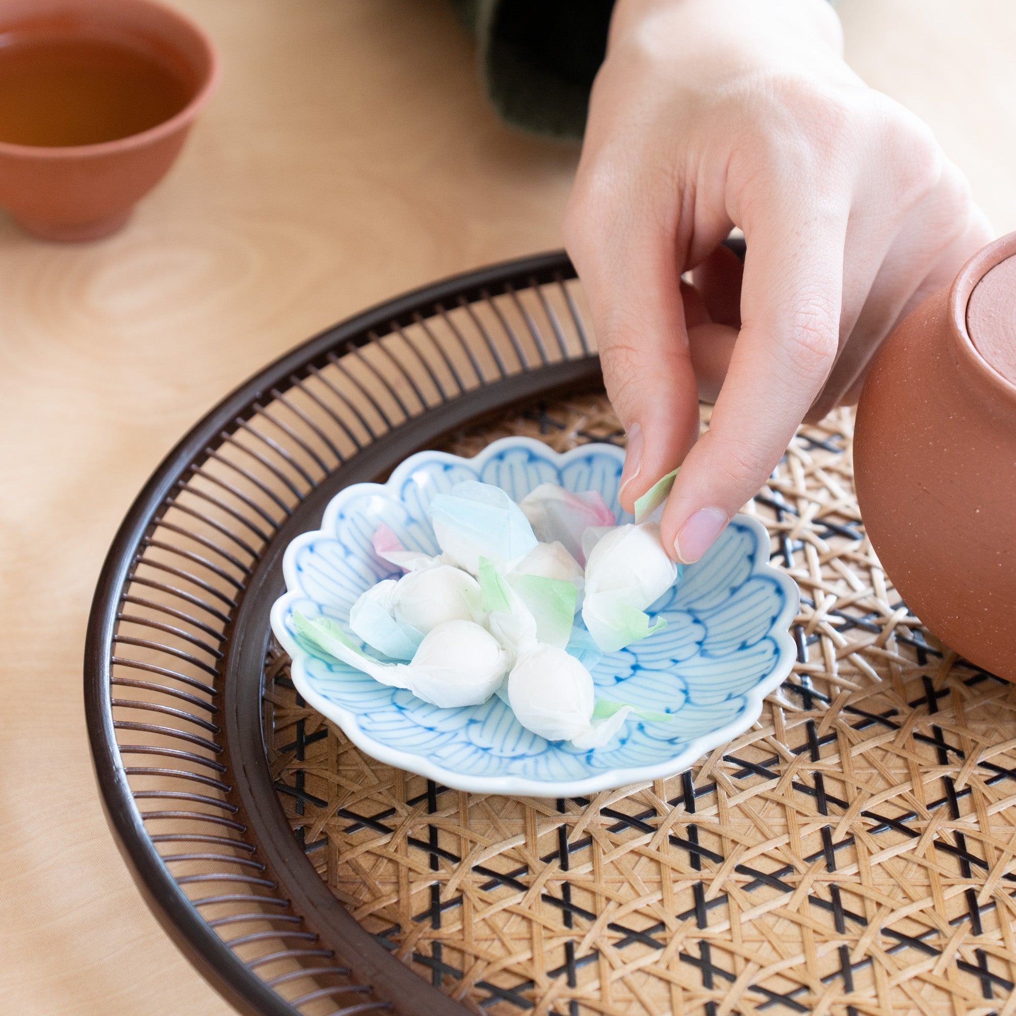 Keizan Kiln Blue Peony Arita Chrysanthemum - Shaped Sauce Plate - MUSUBI KILN - Quality Japanese Tableware and Gift