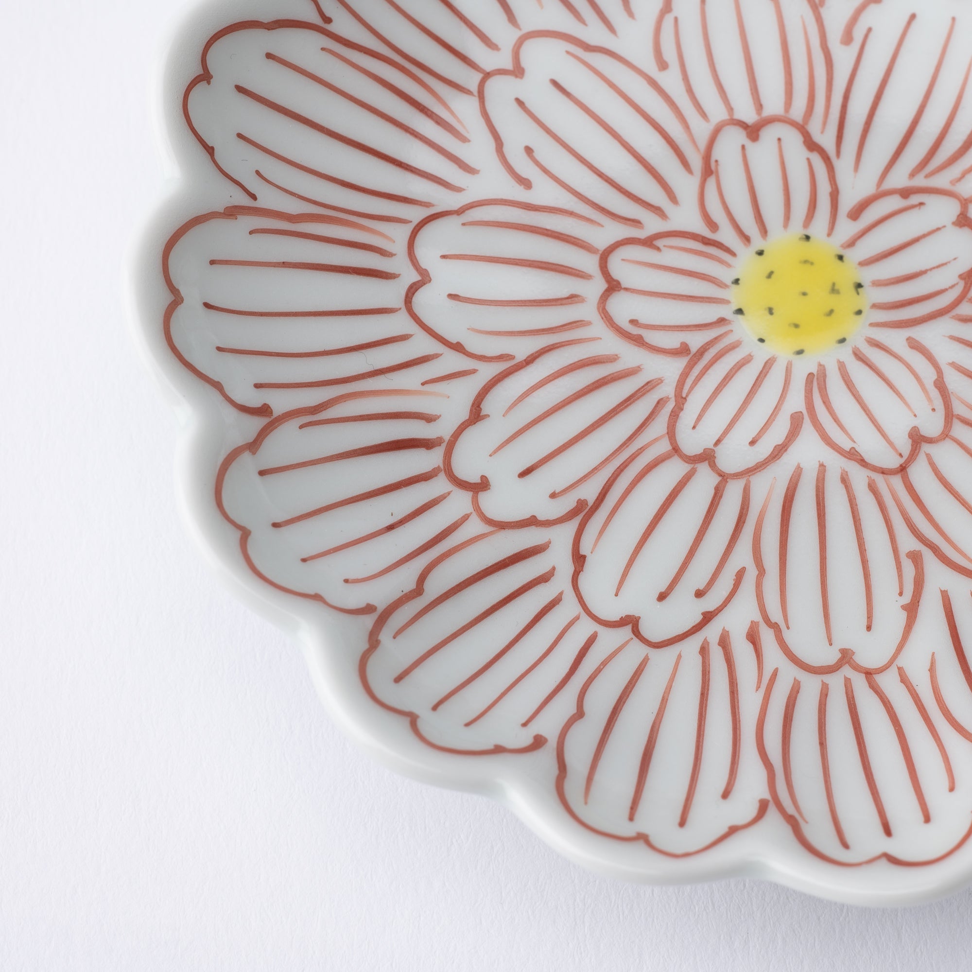 Keizan Kiln Red Peony Arita Chrysanthemum - Shaped Sauce Plate - MUSUBI KILN - Quality Japanese Tableware and Gift