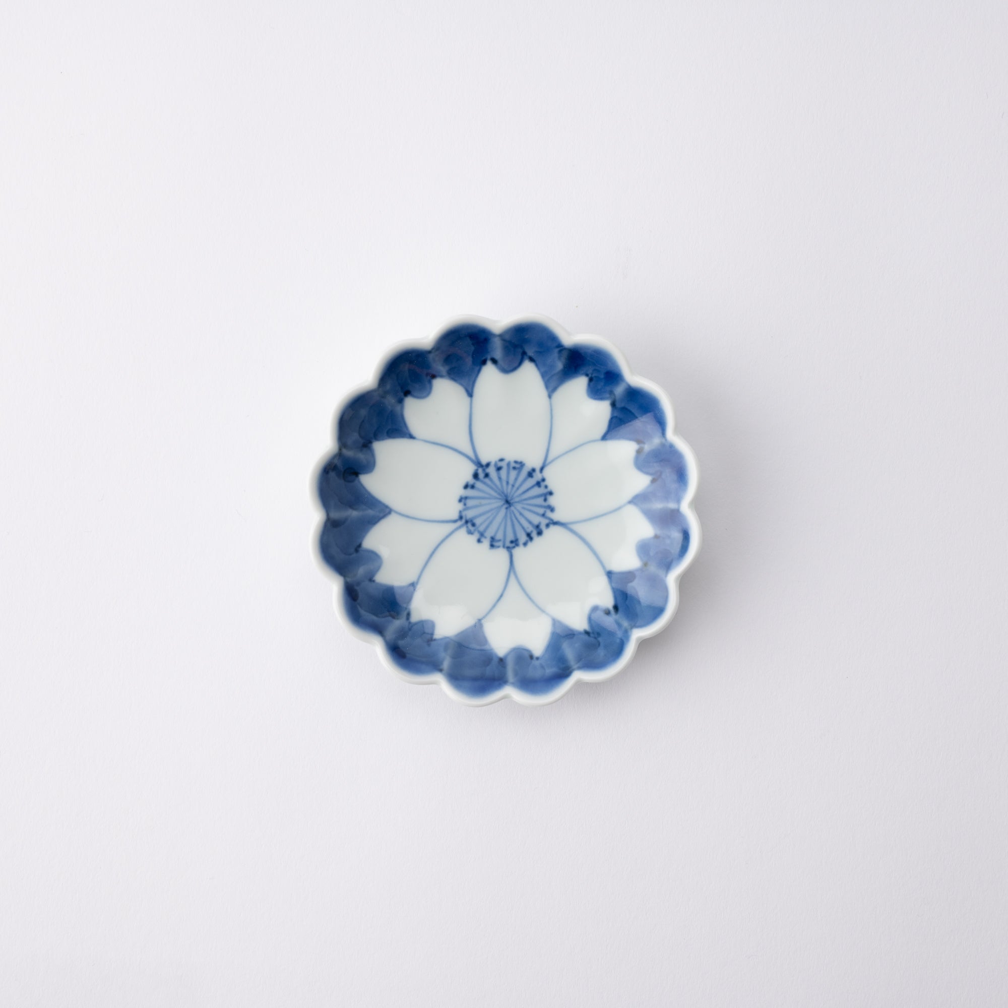 Keizan Kiln Sakura Arita Chrysanthemum - Shaped Sauce Plate - MUSUBI KILN - Quality Japanese Tableware and Gift