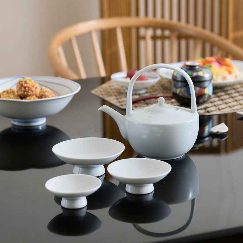 Keizan Kiln White Porcelain "Toso" Arita Sake Set - MUSUBI KILN - Quality Japanese Tableware and Gift