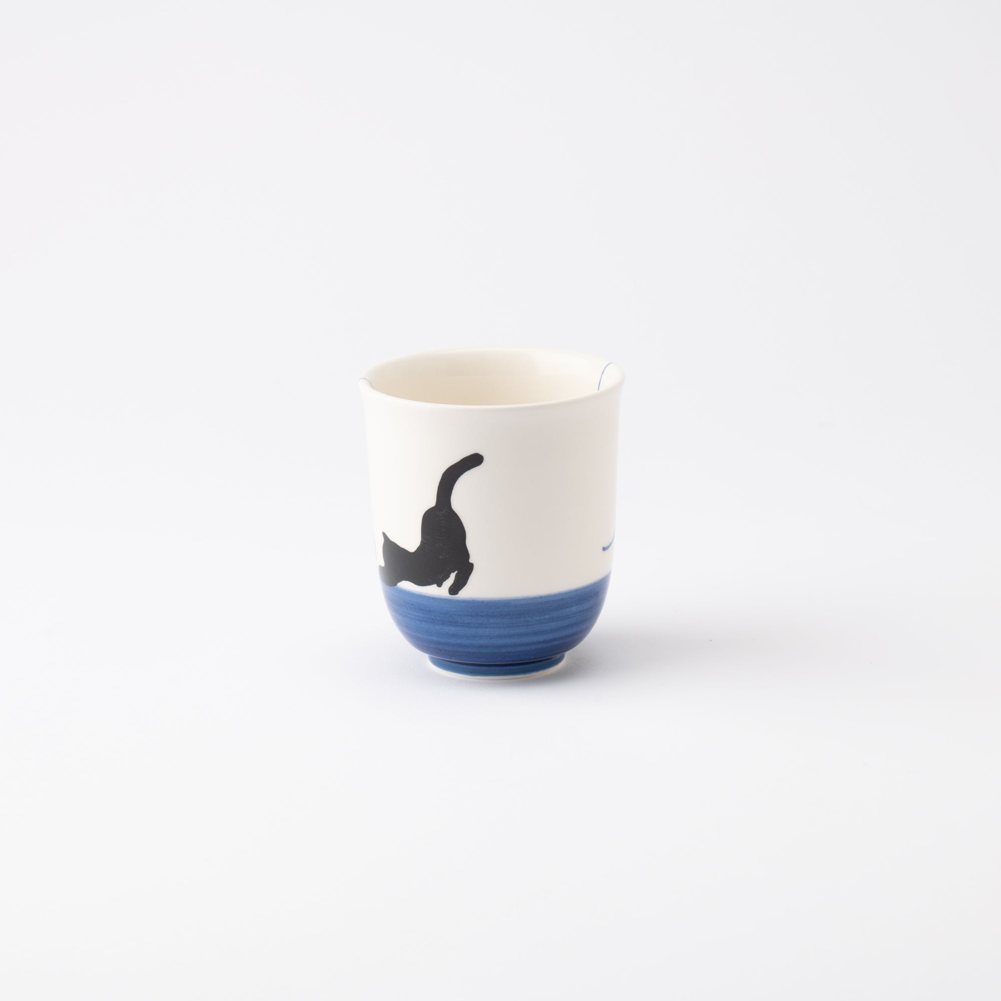 Kikusho Kiln Blue Yarn Cat Hasami Yunomi Japanese Teacup - MUSUBI KILN - Quality Japanese Tableware and Gift