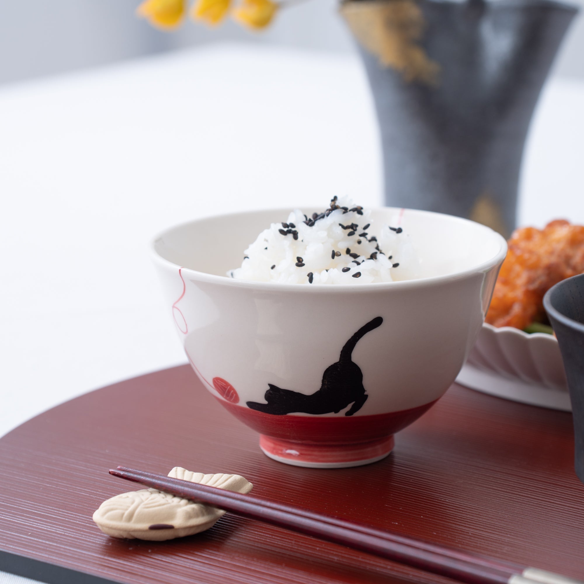 Kikusho Kiln Red Yarn Cat Hasami Japanese Rice Bowl - MUSUBI KILN - Quality Japanese Tableware and Gift