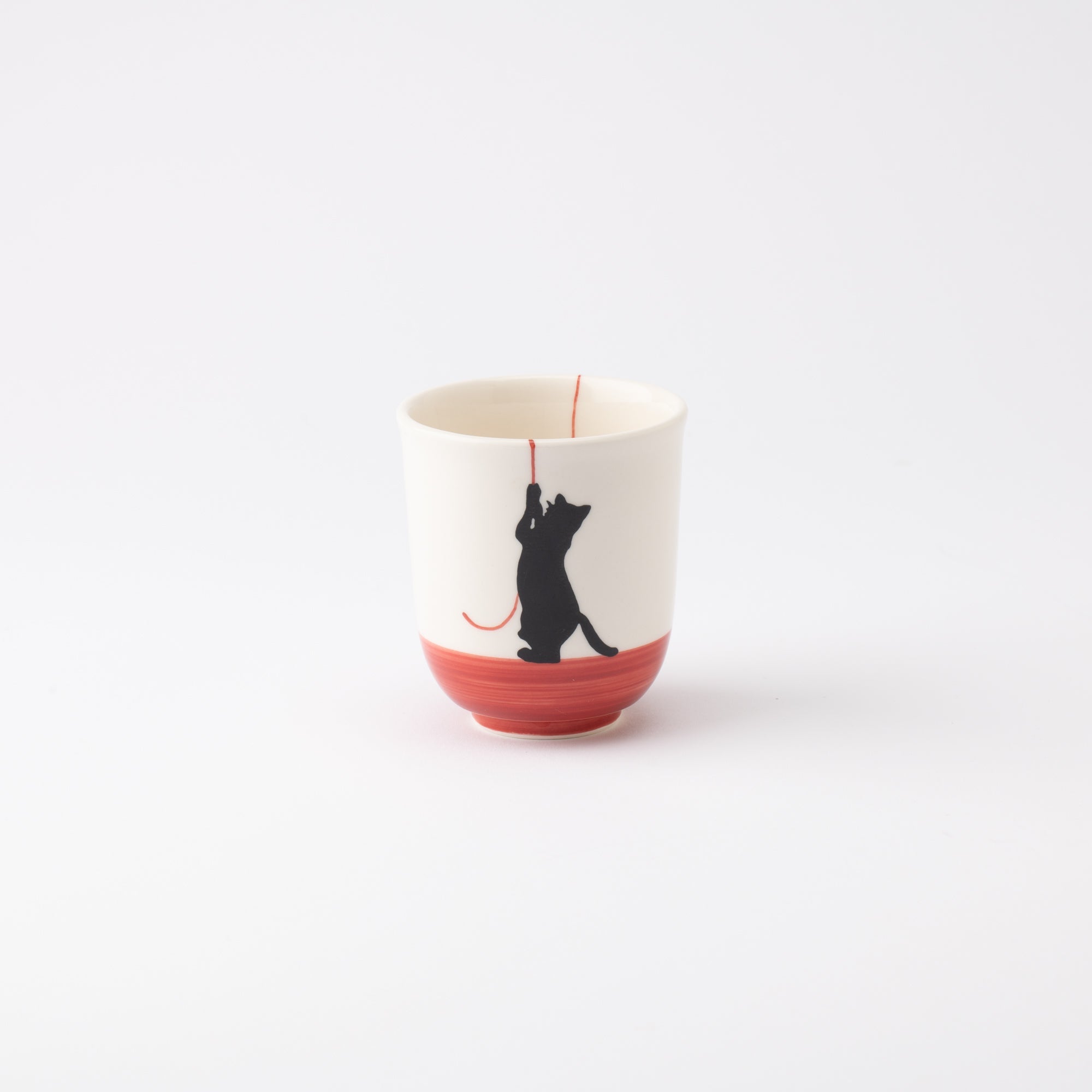 Kikusho Kiln Red Yarn Cat Hasami Yunomi Japanese Teacup - MUSUBI KILN - Quality Japanese Tableware and Gift