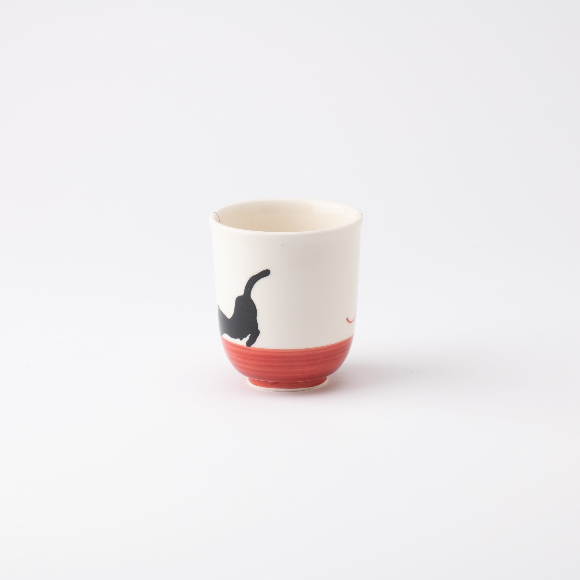 Kikusho Kiln Red Yarn Cat Hasami Yunomi Japanese Teacup - MUSUBI KILN - Quality Japanese Tableware and Gift