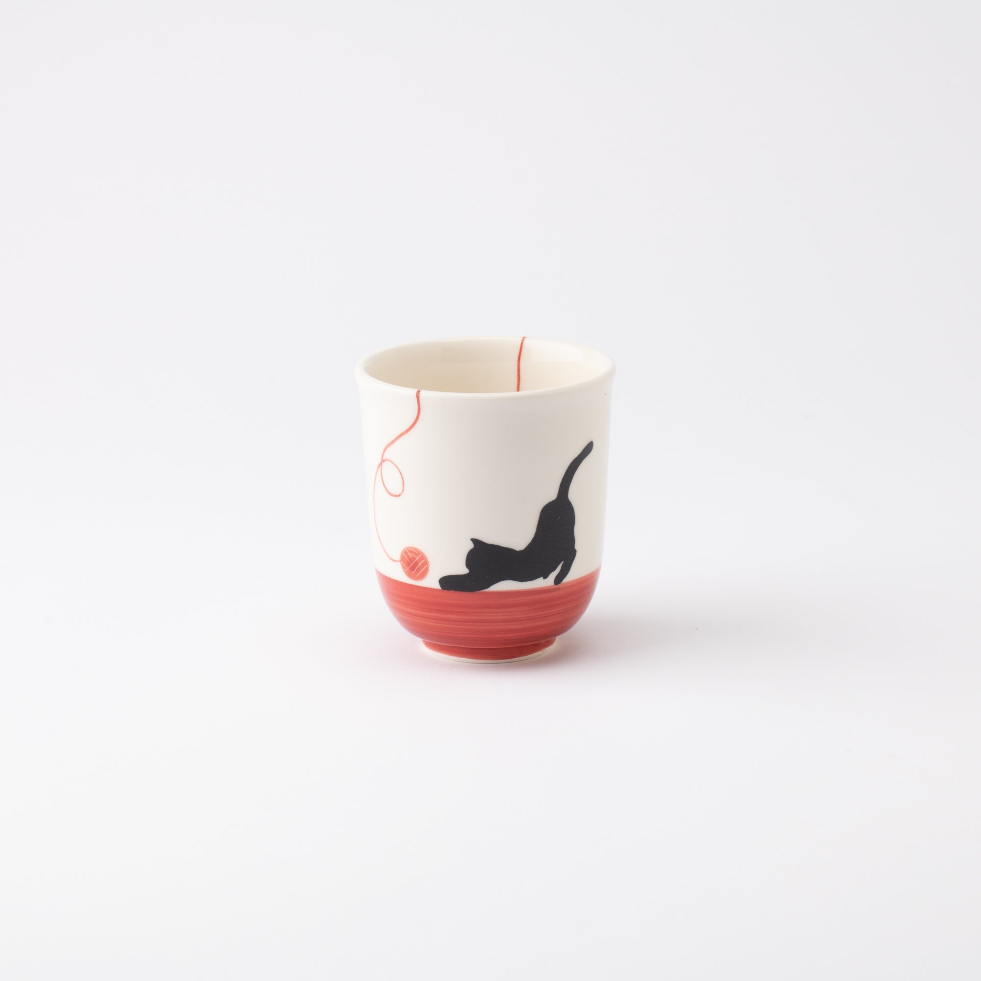 Kikusho Kiln Red Yarn Cat Hasami Yunomi Japanese Teacup - MUSUBI KILN - Quality Japanese Tableware and Gift