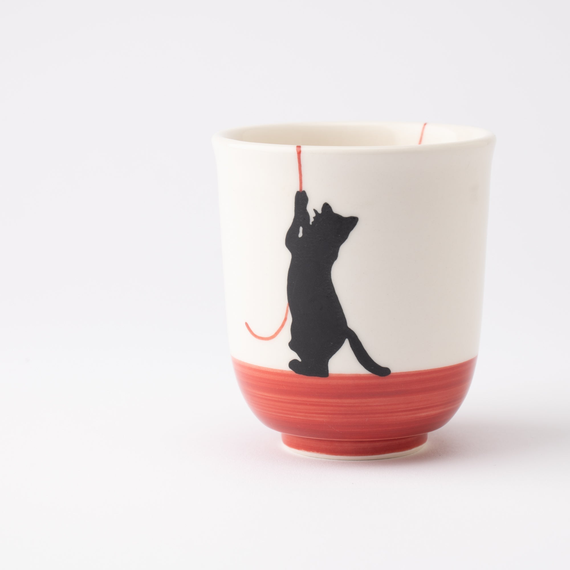 Kikusho Kiln Red Yarn Cat Hasami Yunomi Japanese Teacup - MUSUBI KILN - Quality Japanese Tableware and Gift