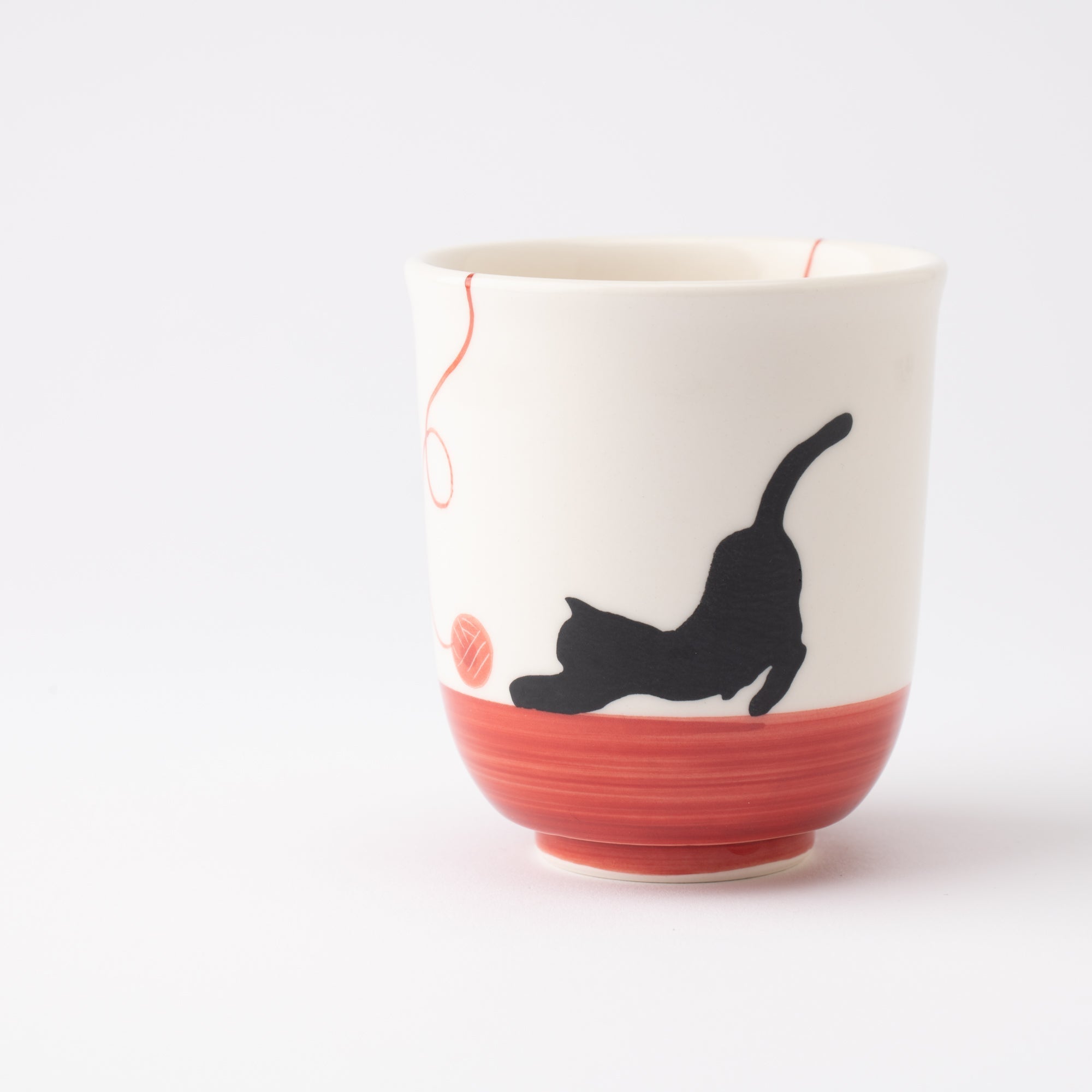 Kikusho Kiln Red Yarn Cat Hasami Yunomi Japanese Teacup - MUSUBI KILN - Quality Japanese Tableware and Gift