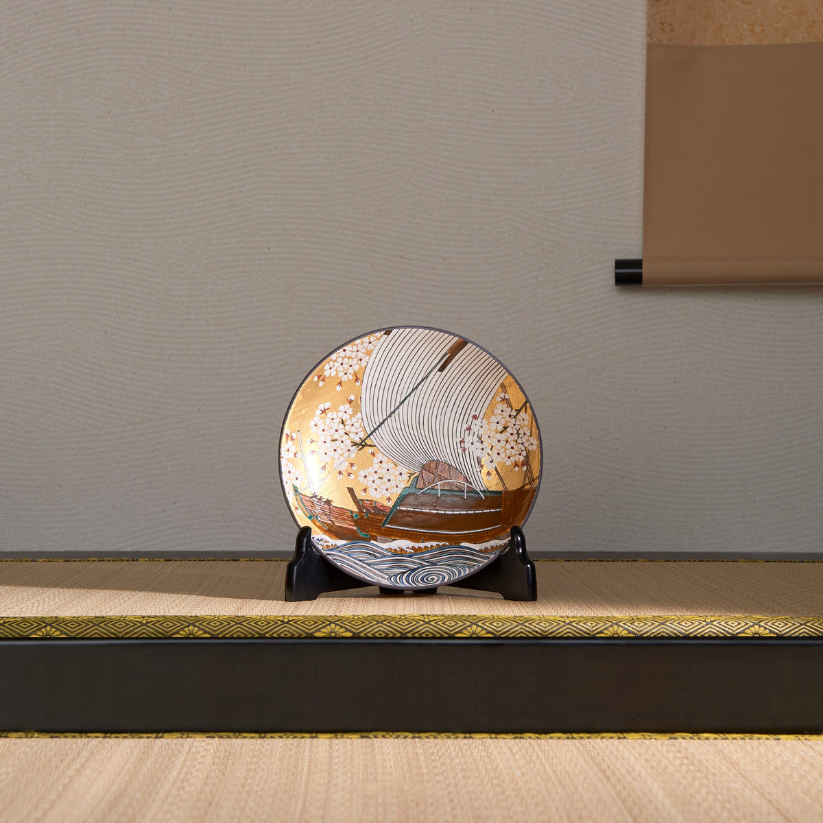 gold-kitamaebune-ornamental-plate-7-4-in