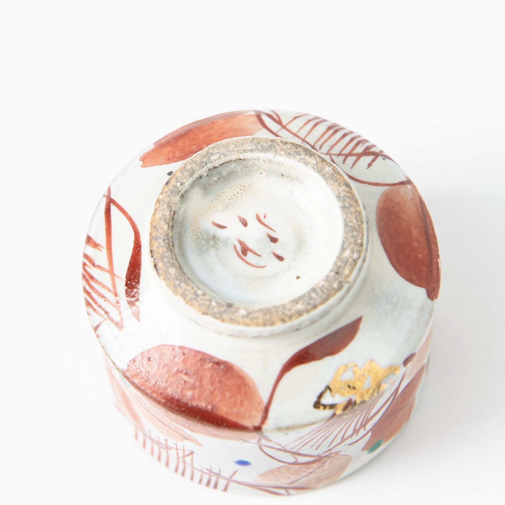 Kokuzou Kiln Akae Camellia Kutani Guinomi Sake Cup - MUSUBI KILN - Quality Japanese Tableware and Gift