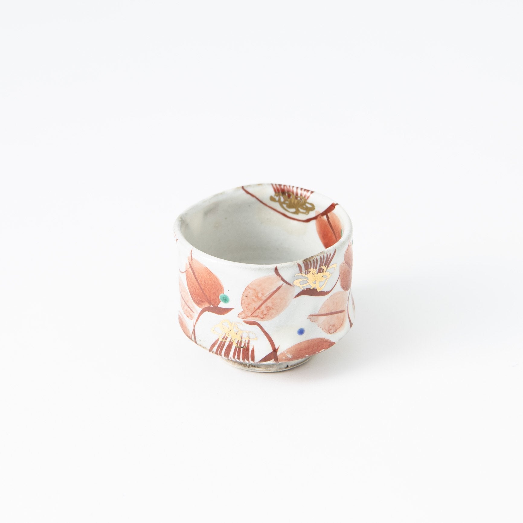 Kokuzou Kiln Akae Camellia Kutani Guinomi Sake Cup - MUSUBI KILN - Quality Japanese Tableware and Gift