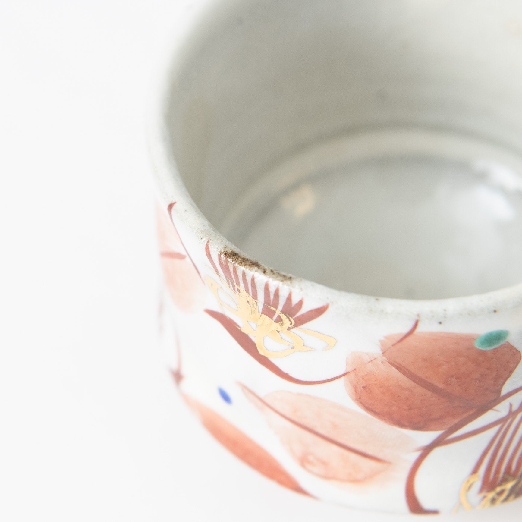 Kokuzou Kiln Akae Camellia Kutani Guinomi Sake Cup - MUSUBI KILN - Quality Japanese Tableware and Gift