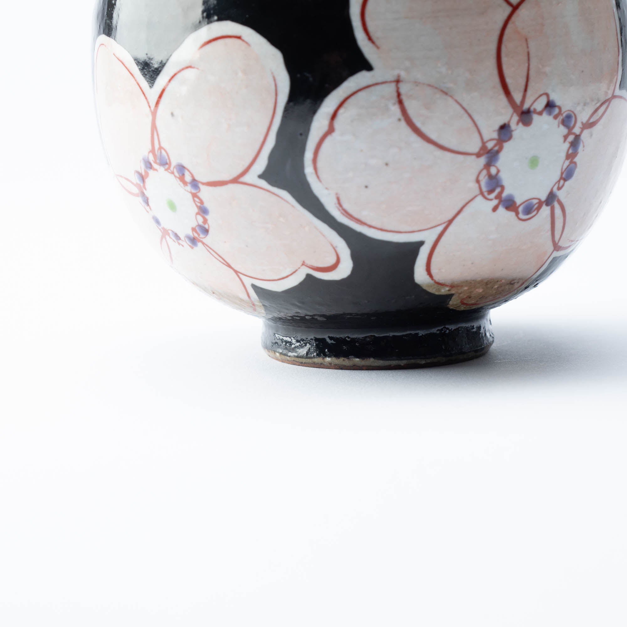 Kokuzou Kiln Black Flower Kutani Yunomi Japanese Teacup - MUSUBI KILN - Quality Japanese Tableware and Gift