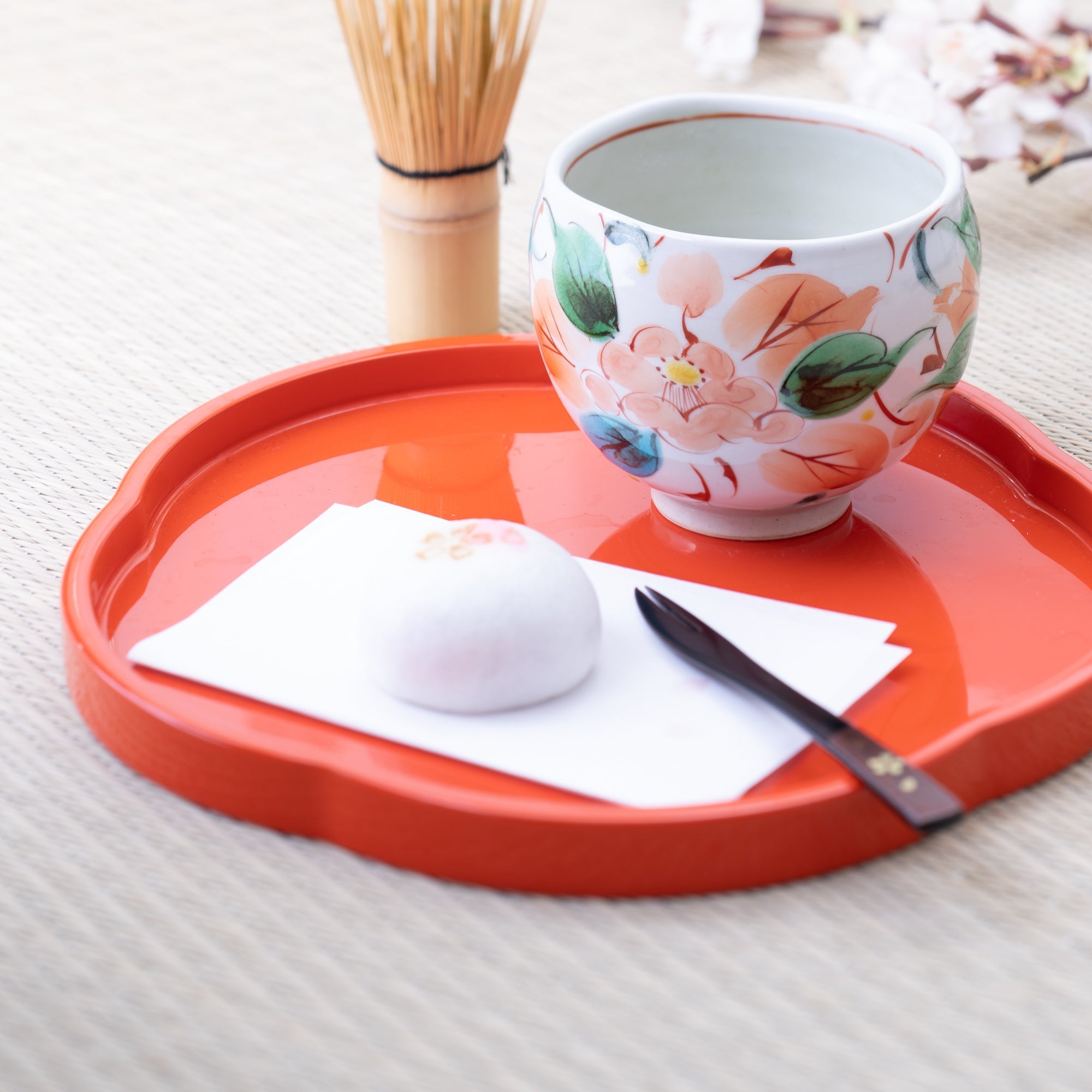 Kokuzou Kiln Camellia and Arabesque Kutani Yunomi Japanese Teacup - MUSUBI KILN - Quality Japanese Tableware and Gift