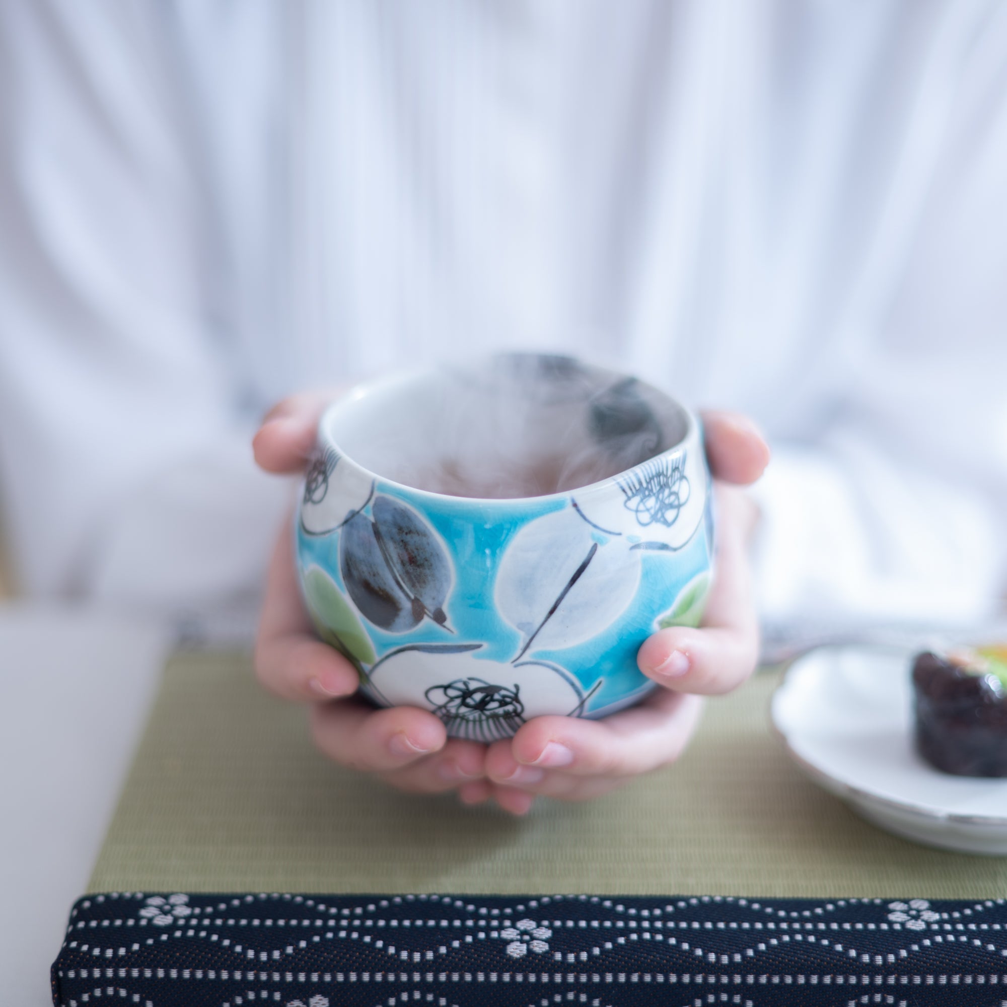 Kokuzou Kiln Camellia Kutani Yunomi Japanese Teacup - MUSUBI KILN - Quality Japanese Tableware and Gift