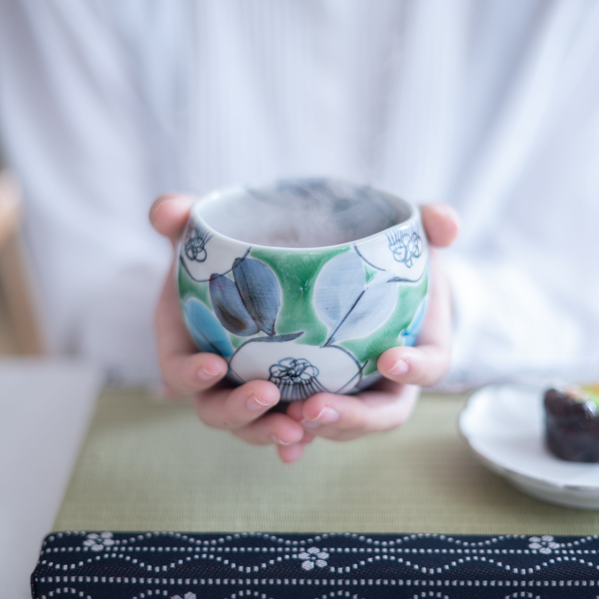 Kokuzou Kiln Camellia Kutani Yunomi Japanese Teacup - MUSUBI KILN - Quality Japanese Tableware and Gift