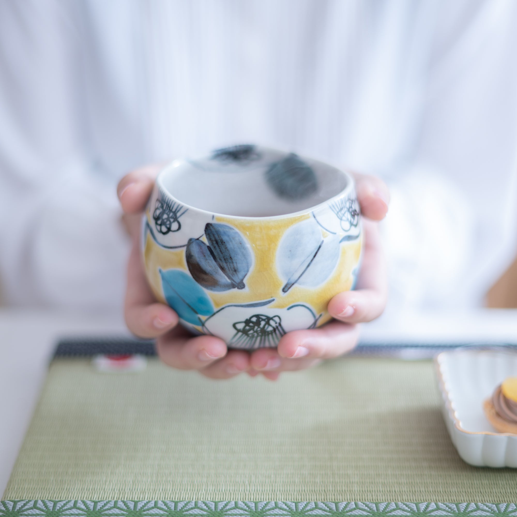 Kokuzou Kiln Camellia Kutani Yunomi Japanese Teacup - MUSUBI KILN - Quality Japanese Tableware and Gift