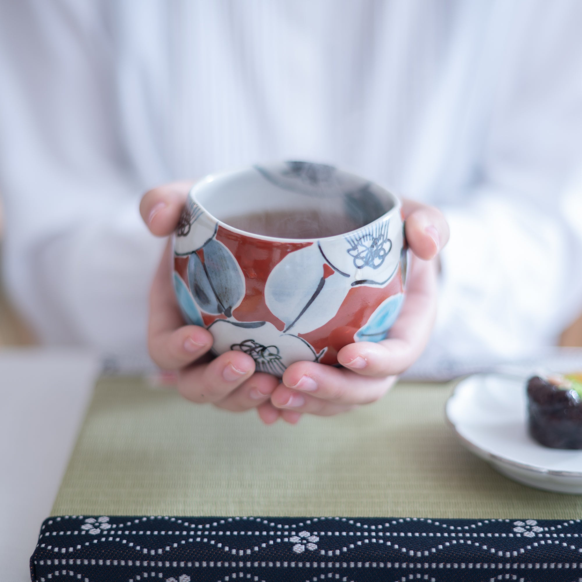 Kokuzou Kiln Camellia Kutani Yunomi Japanese Teacup - MUSUBI KILN - Quality Japanese Tableware and Gift