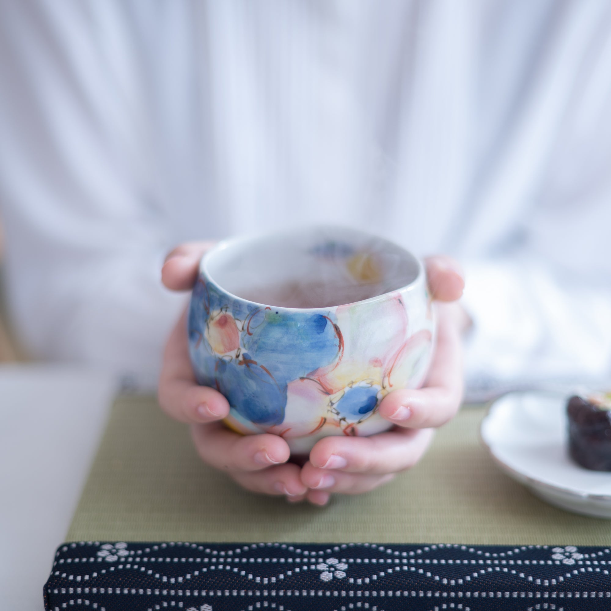 Kokuzou Kiln Dance in the Wind Kutani Yunomi Japanese Teacup - MUSUBI KILN - Quality Japanese Tableware and Gift