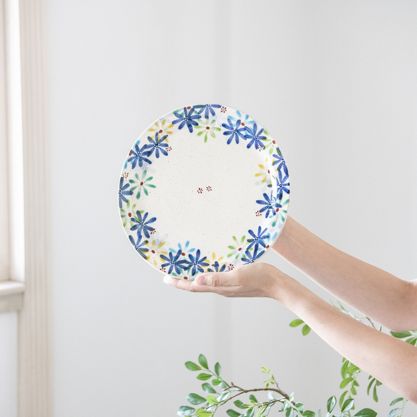 Kokuzou Kiln Flower Party Blue Kutani Round Plate 9.8in - MUSUBI KILN - Quality Japanese Tableware and Gift