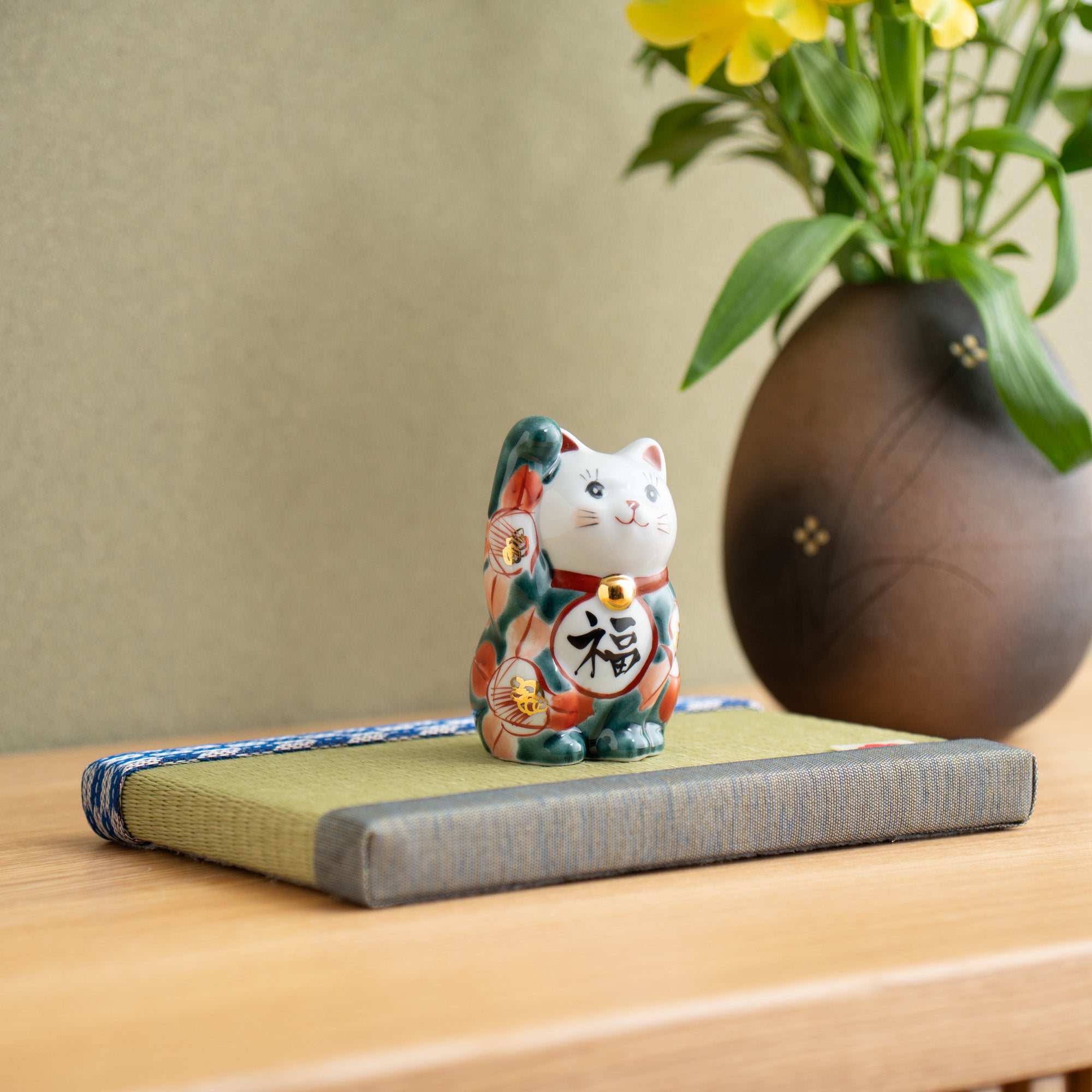 Kokuzou Kiln Glaze Camellia Kutani Lucky Cat - MUSUBI KILN - Quality Japanese Tableware and Gift