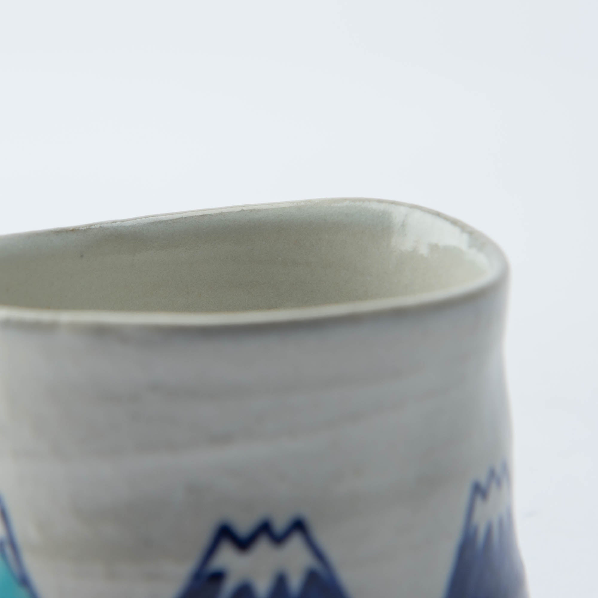 Kokuzou Kiln Mt Fuji Kutani Guinomi Sake Cup - MUSUBI KILN - Quality Japanese Tableware and Gift