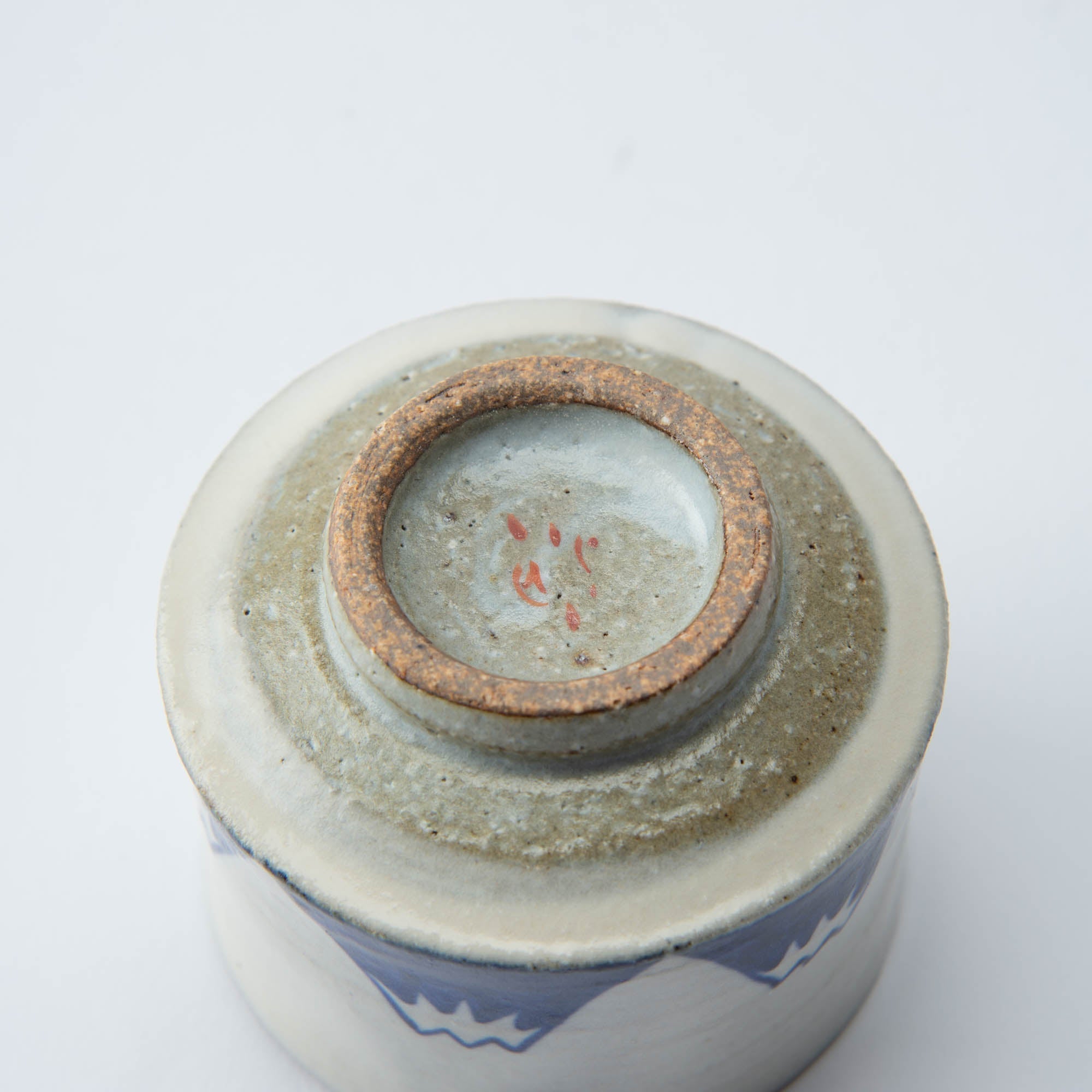 Kokuzou Kiln Mt Fuji Kutani Guinomi Sake Cup - MUSUBI KILN - Quality Japanese Tableware and Gift