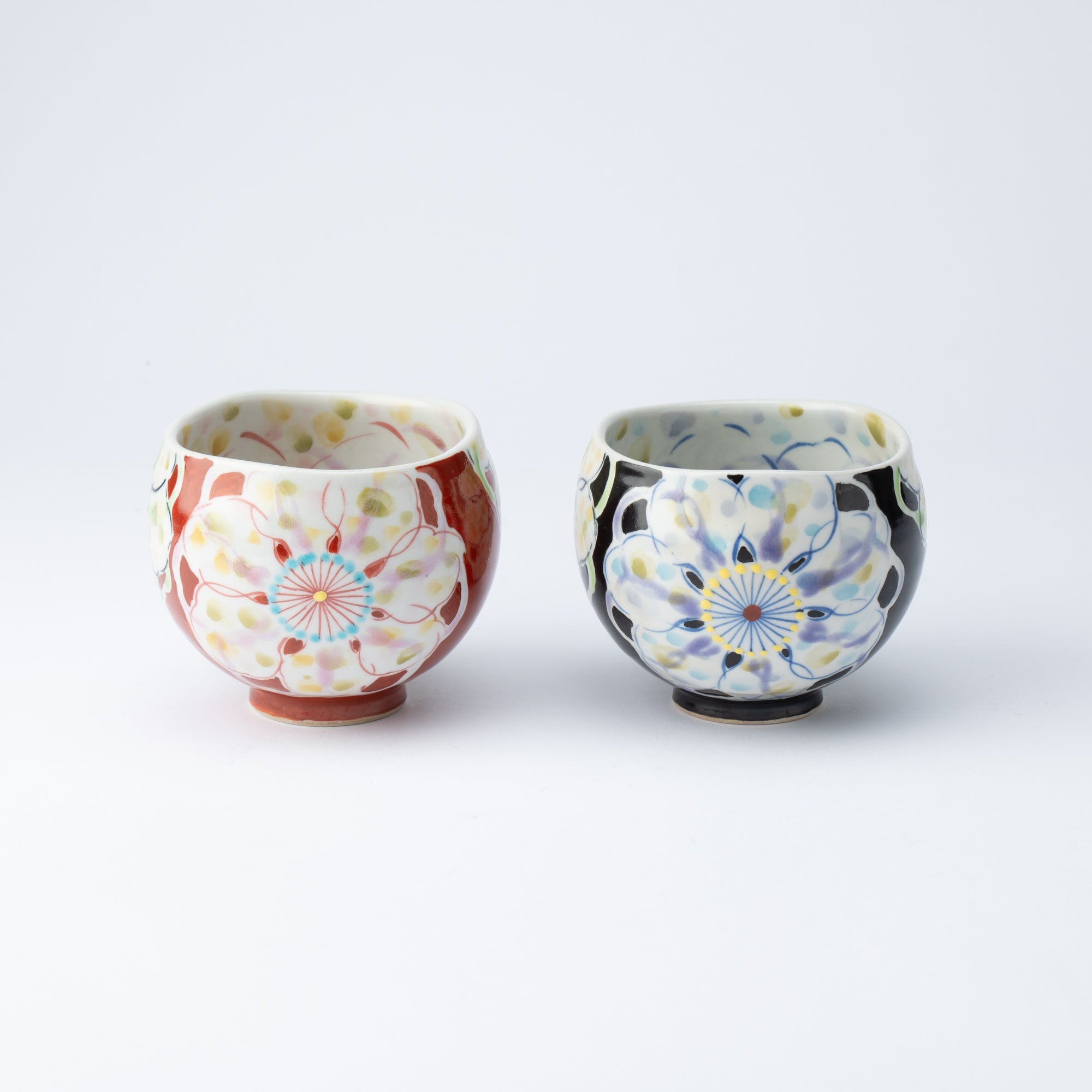 Kokuzou Kiln Polychrome Flowers Kutani Yunomi Japanese Teacup - MUSUBI KILN - Quality Japanese Tableware and Gift