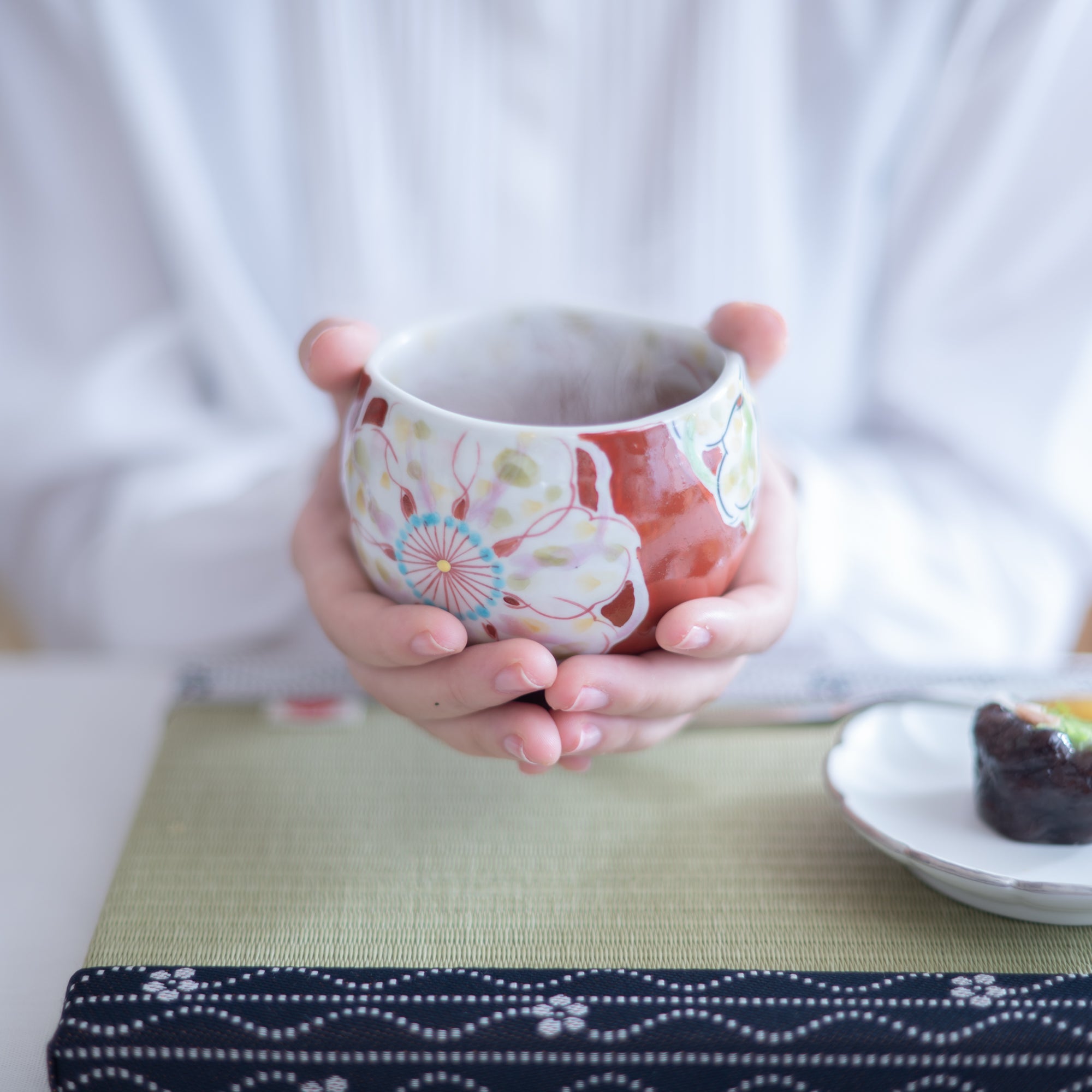 Kokuzou Kiln Polychrome Flowers Kutani Yunomi Japanese Teacup - MUSUBI KILN - Quality Japanese Tableware and Gift