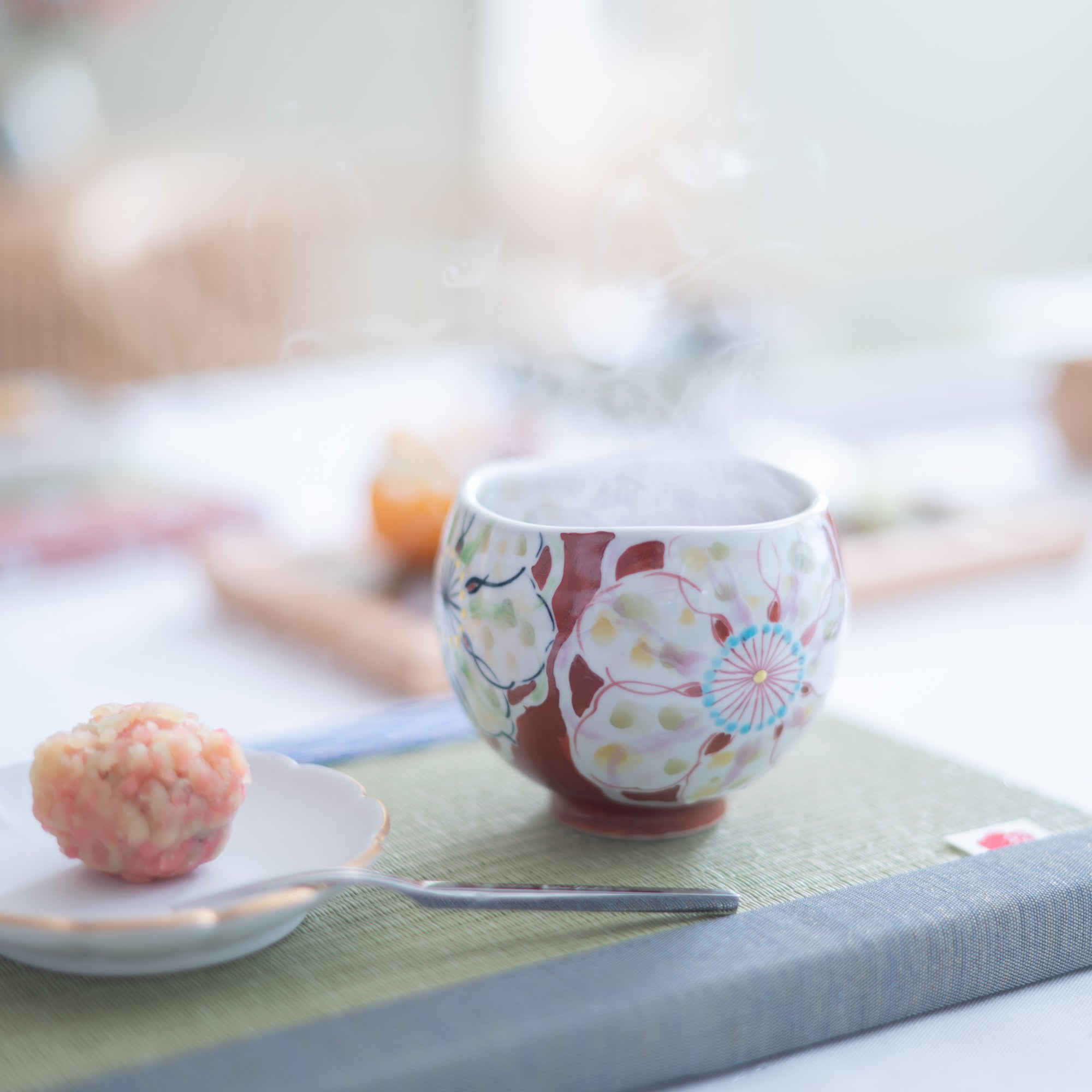 Kokuzou Kiln Polychrome Flowers Kutani Yunomi Japanese Teacup - MUSUBI KILN - Quality Japanese Tableware and Gift