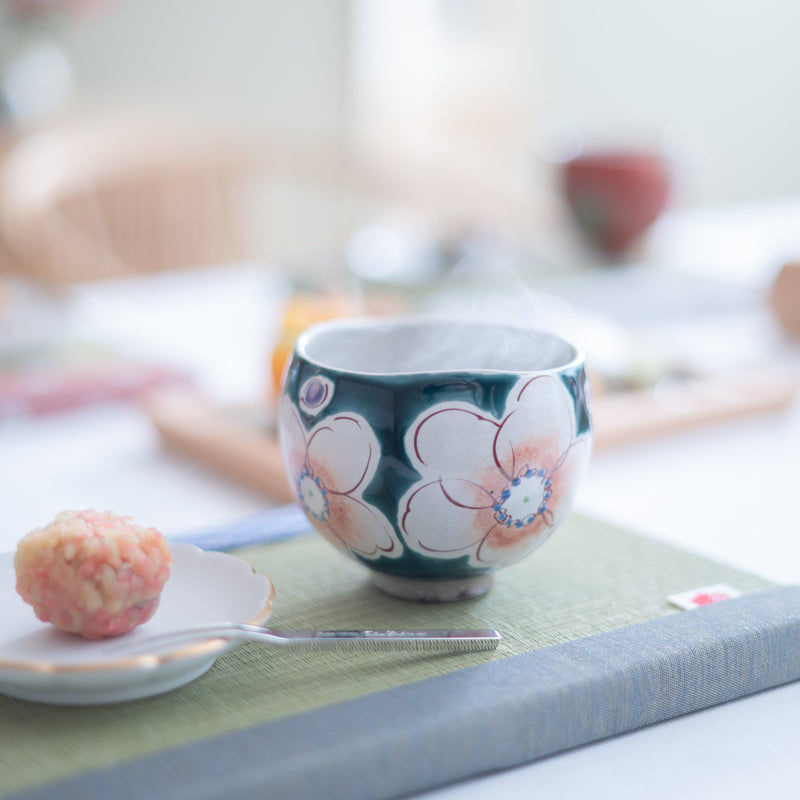 Kokuzou Kiln Sakura Floral Prints Kutani Yunomi Japanese Teacup - MUSUBI KILN - Quality Japanese Tableware and Gift