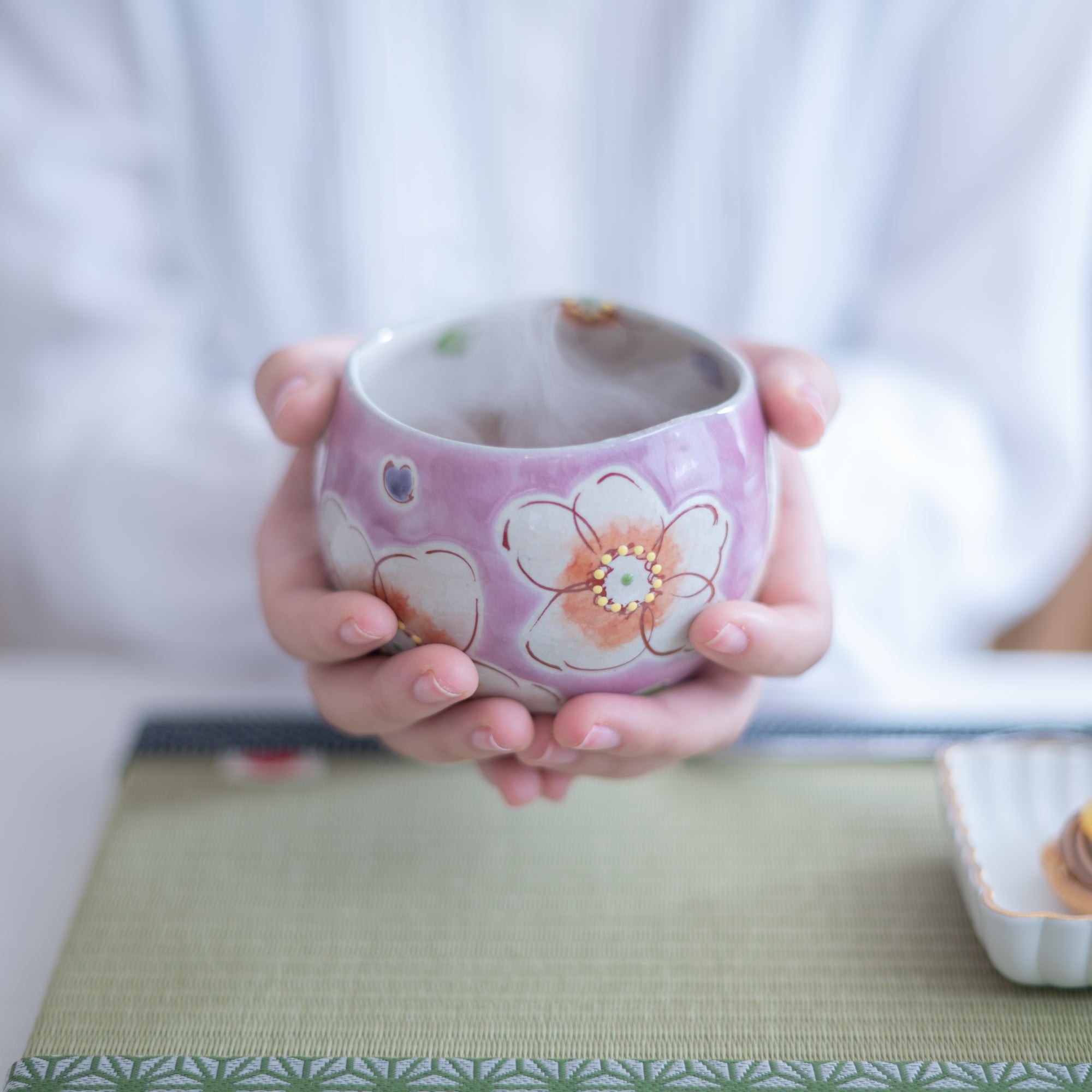 Kokuzou Kiln Sakura Floral Prints Kutani Yunomi Japanese Teacup - MUSUBI KILN - Quality Japanese Tableware and Gift