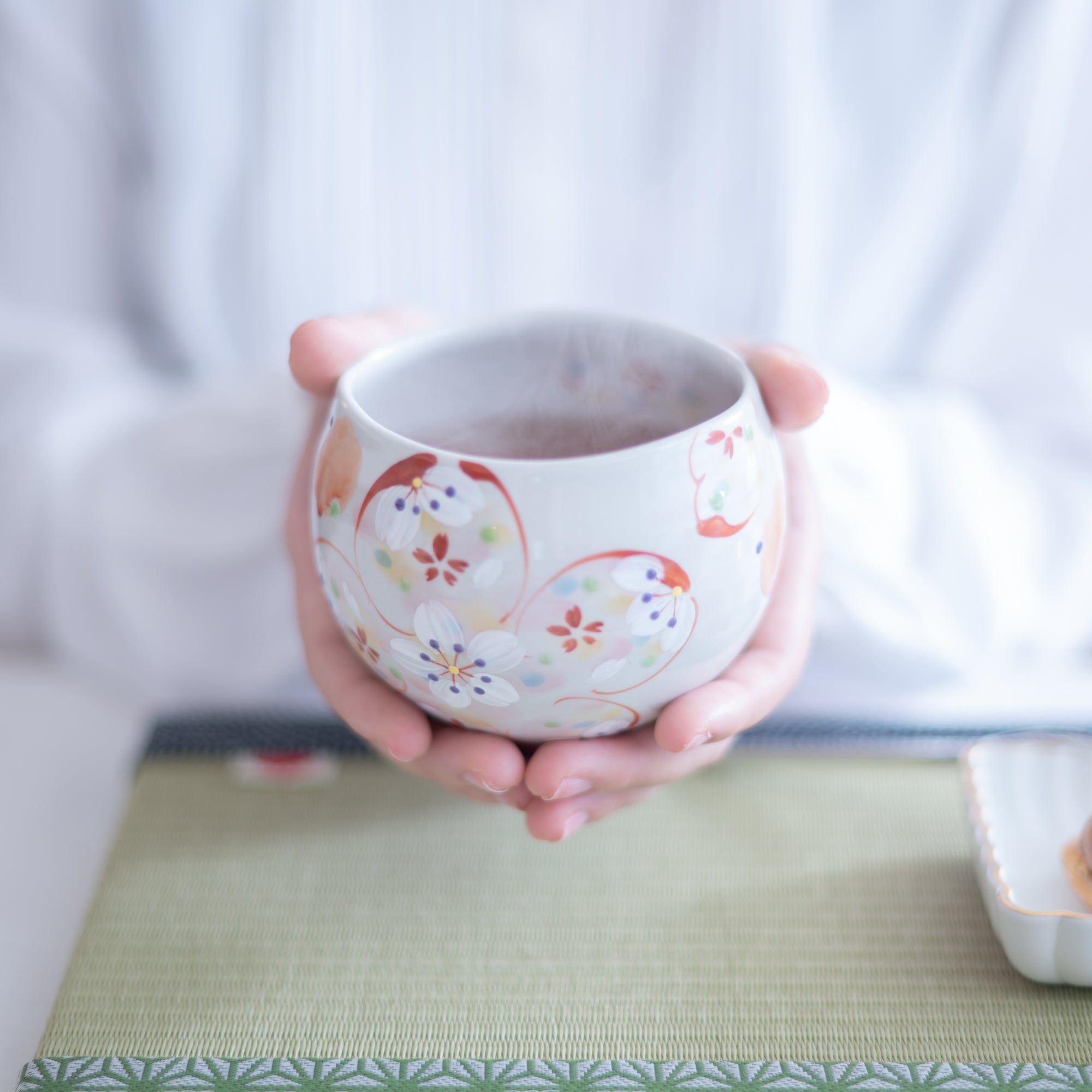 Kokuzou Kiln Sakura Kutani Yunomi Japanese Teacup - MUSUBI KILN - Quality Japanese Tableware and Gift