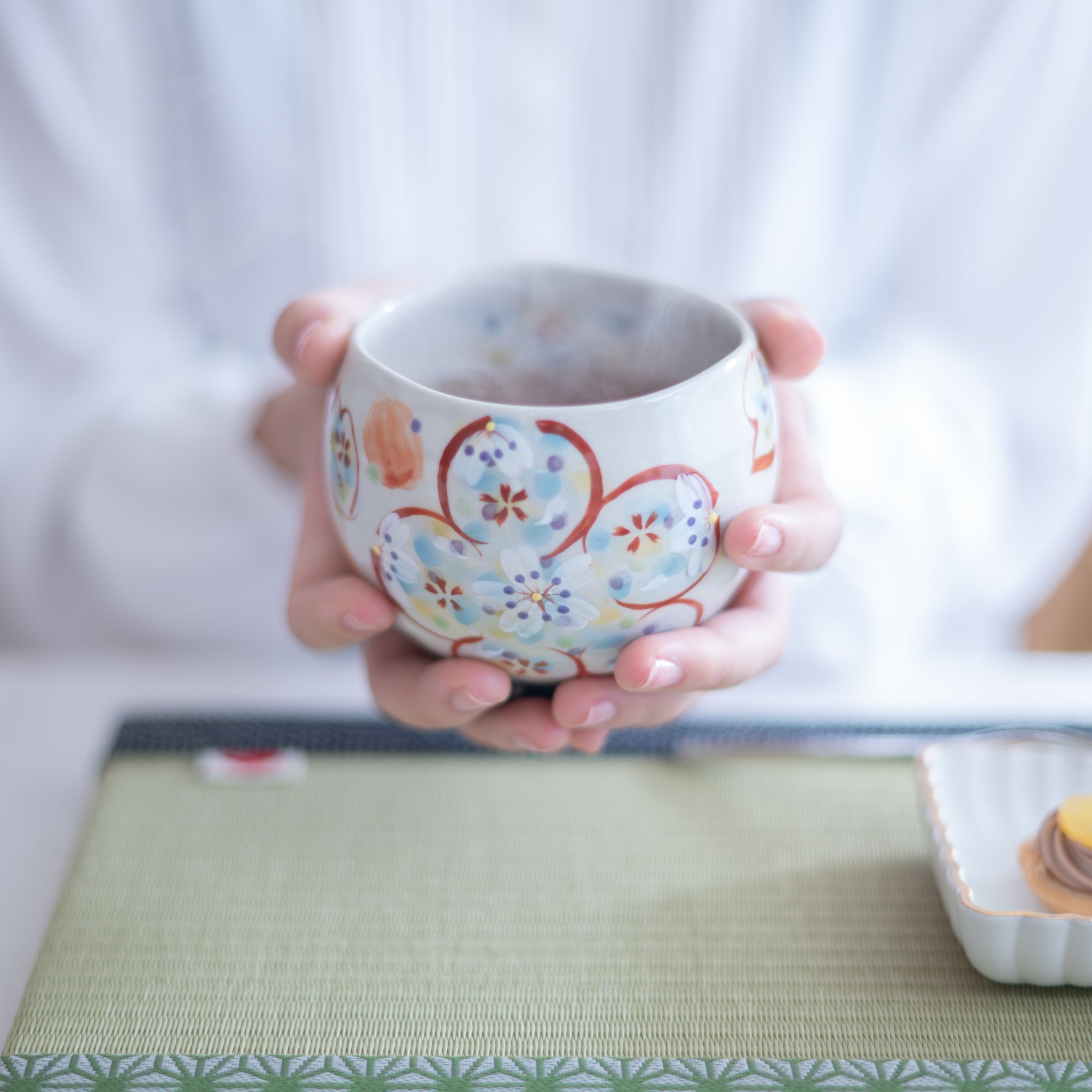 Kokuzou Kiln Sakura Kutani Yunomi Japanese Teacup - MUSUBI KILN - Quality Japanese Tableware and Gift