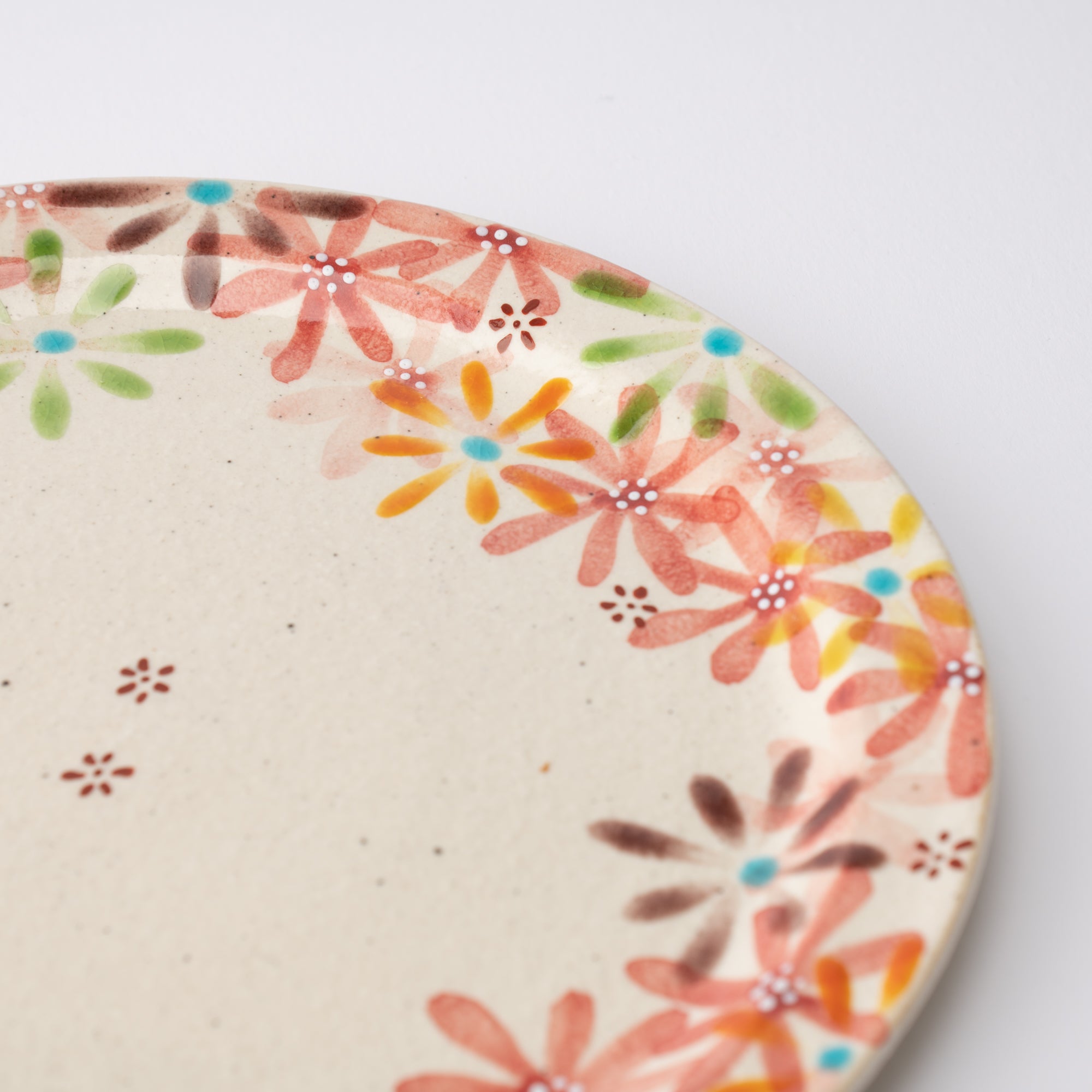 Kokuzou Kiln Sakura Pink Kutani Round Plate 8.6in - MUSUBI KILN - Quality Japanese Tableware and Gift