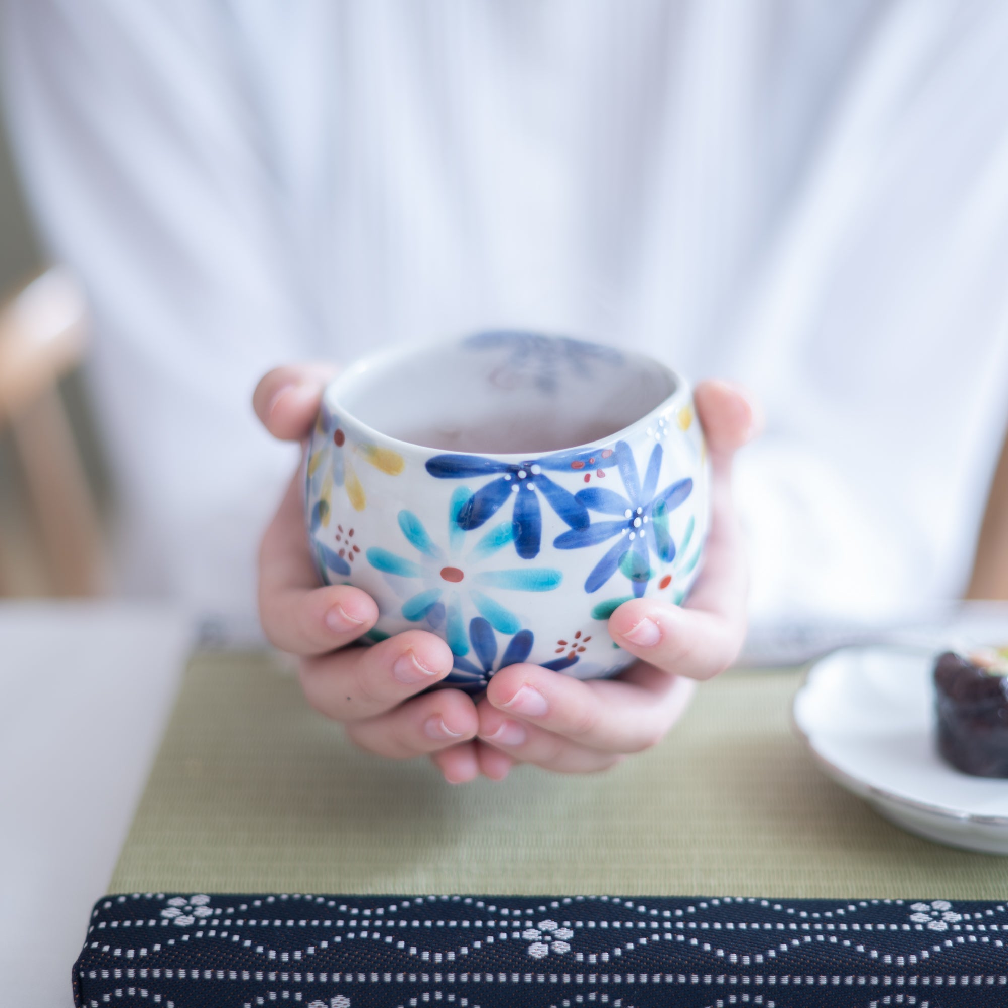 Kokuzou Kiln The Grand Feast of Flowers Kutani Yunomi Japanese Teacup - MUSUBI KILN - Quality Japanese Tableware and Gift