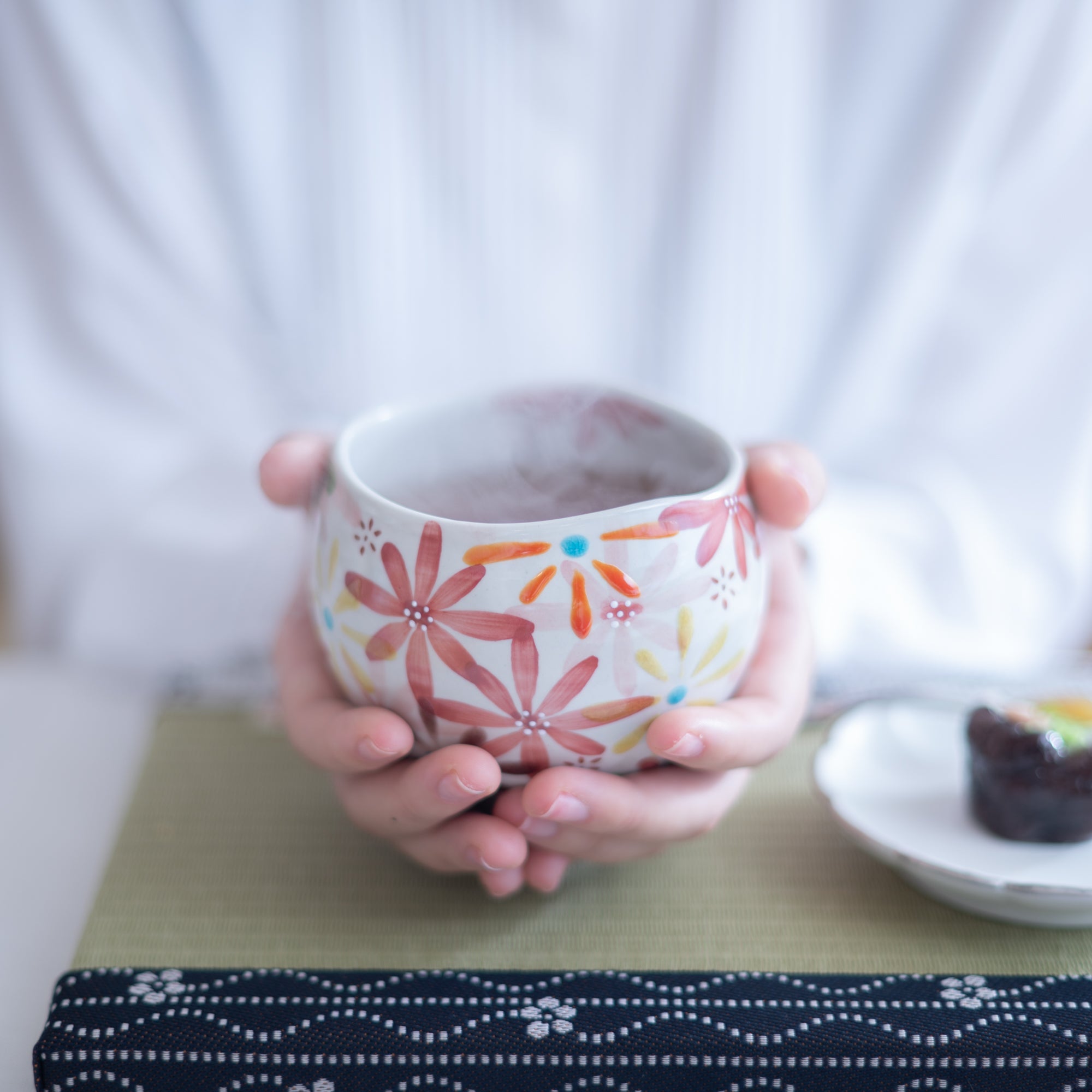 Kokuzou Kiln The Grand Feast of Flowers Kutani Yunomi Japanese Teacup - MUSUBI KILN - Quality Japanese Tableware and Gift