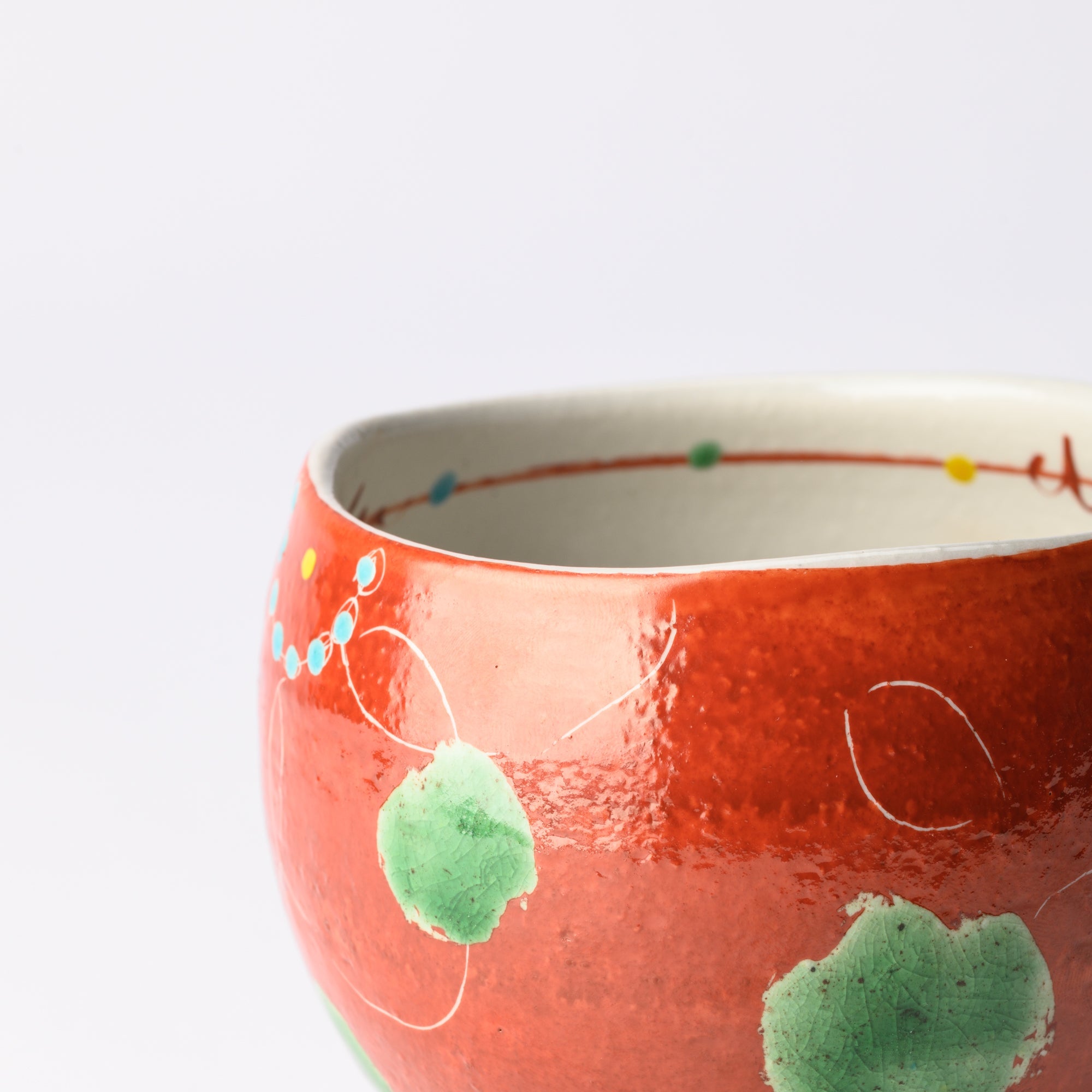 Kokuzou Kiln Vermilion Flower Kutani Yunomi Japanese Teacup - MUSUBI KILN - Quality Japanese Tableware and Gift