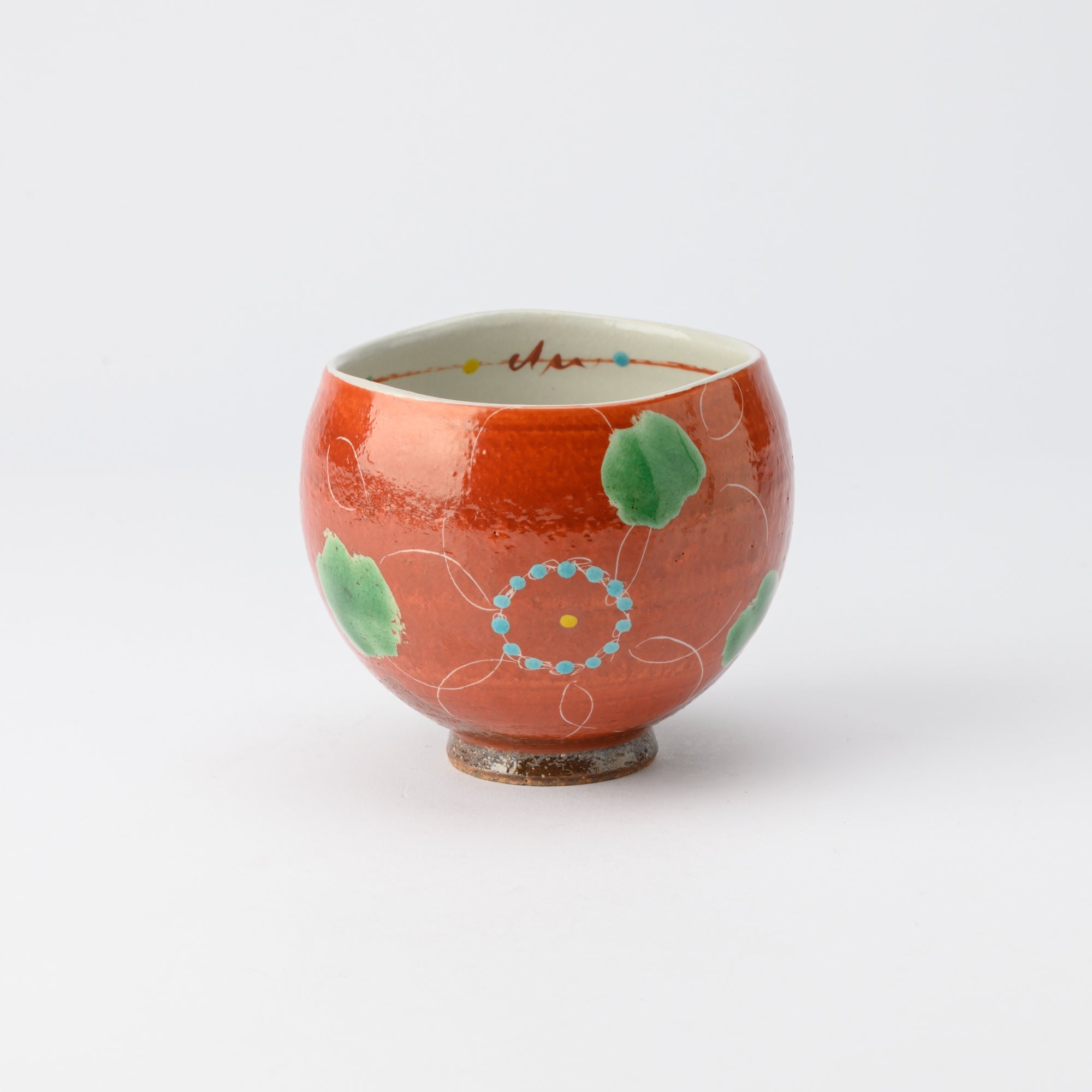 Kokuzou Kiln Vermilion Flower Kutani Yunomi Japanese Teacup - MUSUBI KILN - Quality Japanese Tableware and Gift