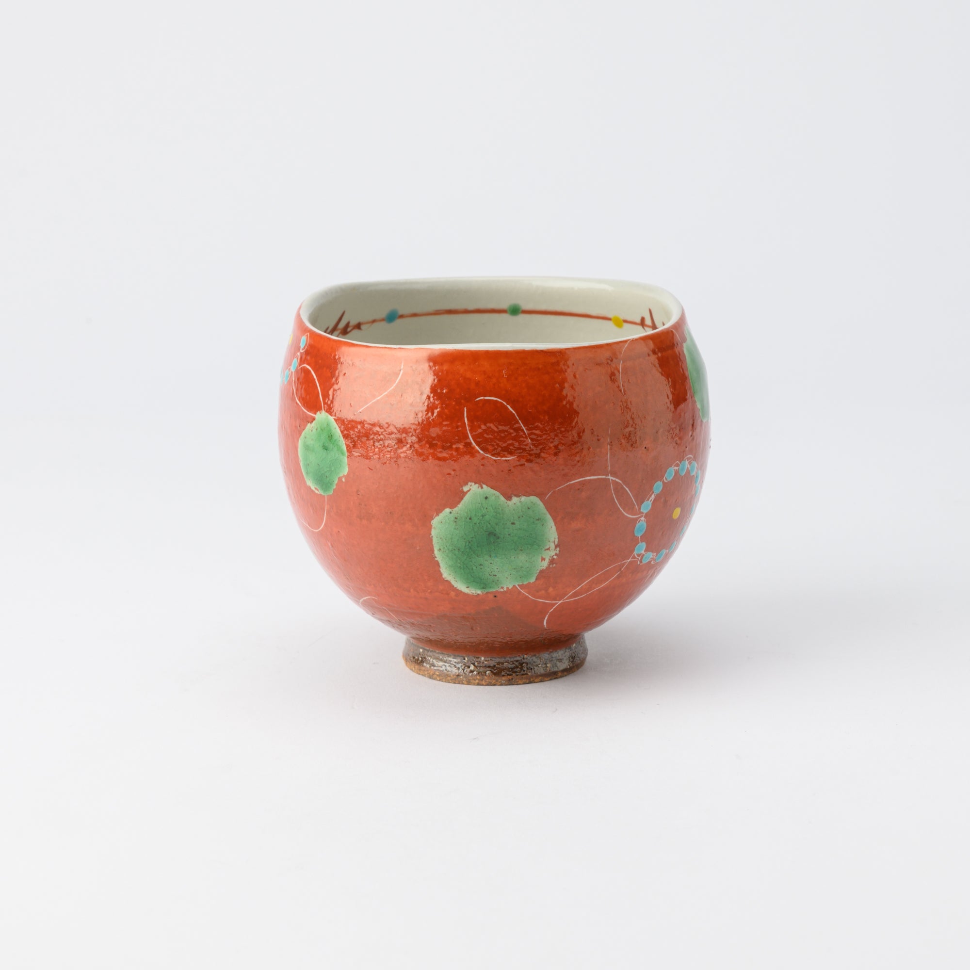 Kokuzou Kiln Vermilion Flower Kutani Yunomi Japanese Teacup - MUSUBI KILN - Quality Japanese Tableware and Gift