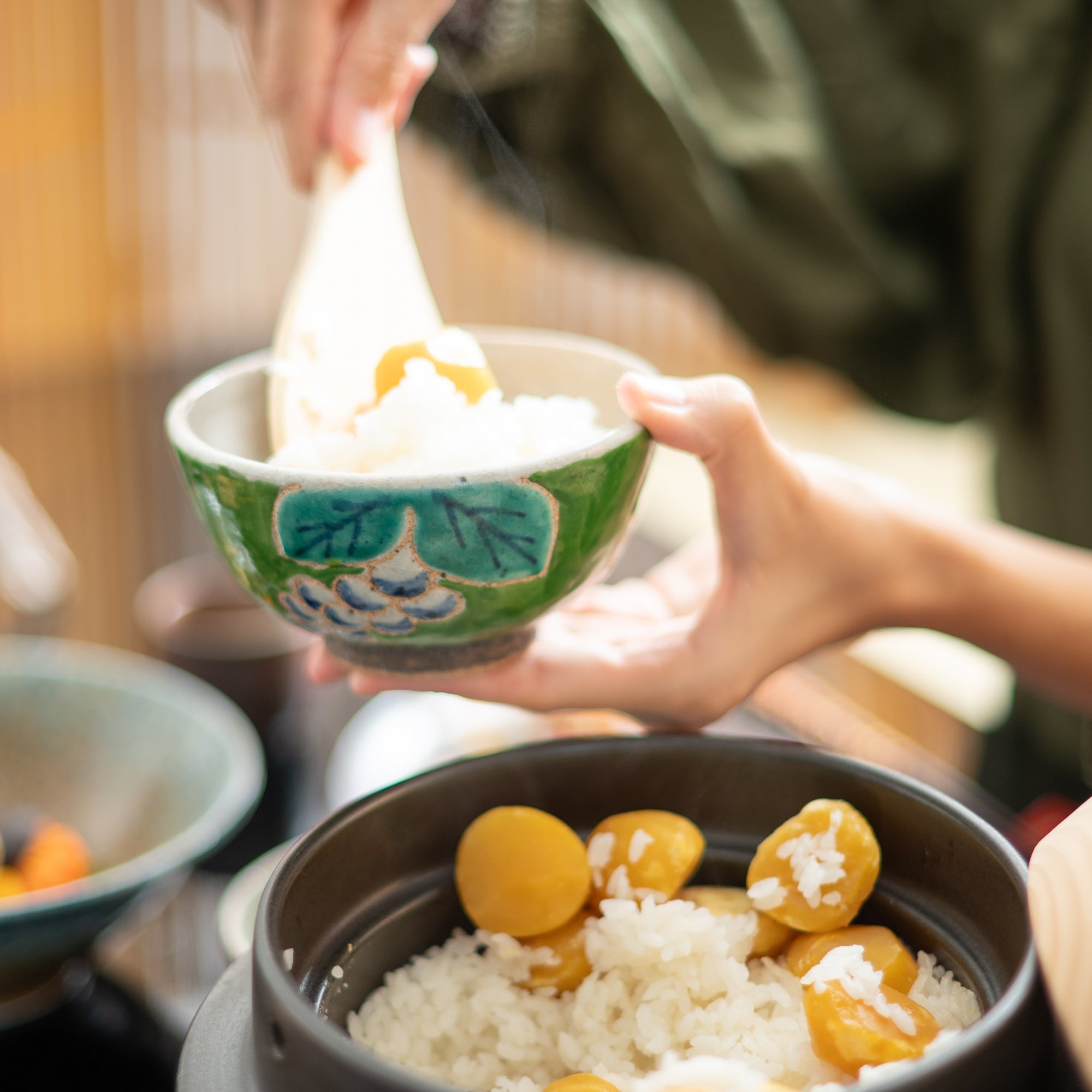 Kousai Kiln Green Grapes Hasami Japanese Rice Bowl L - MUSUBI KILN - Quality Japanese Tableware and Gift