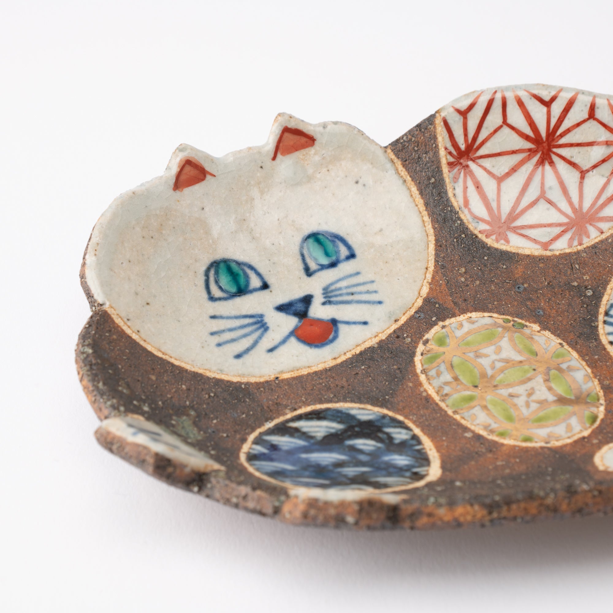 Kousai Kiln Playful Cat Hasami Plate - MUSUBI KILN - Quality Japanese Tableware and Gift