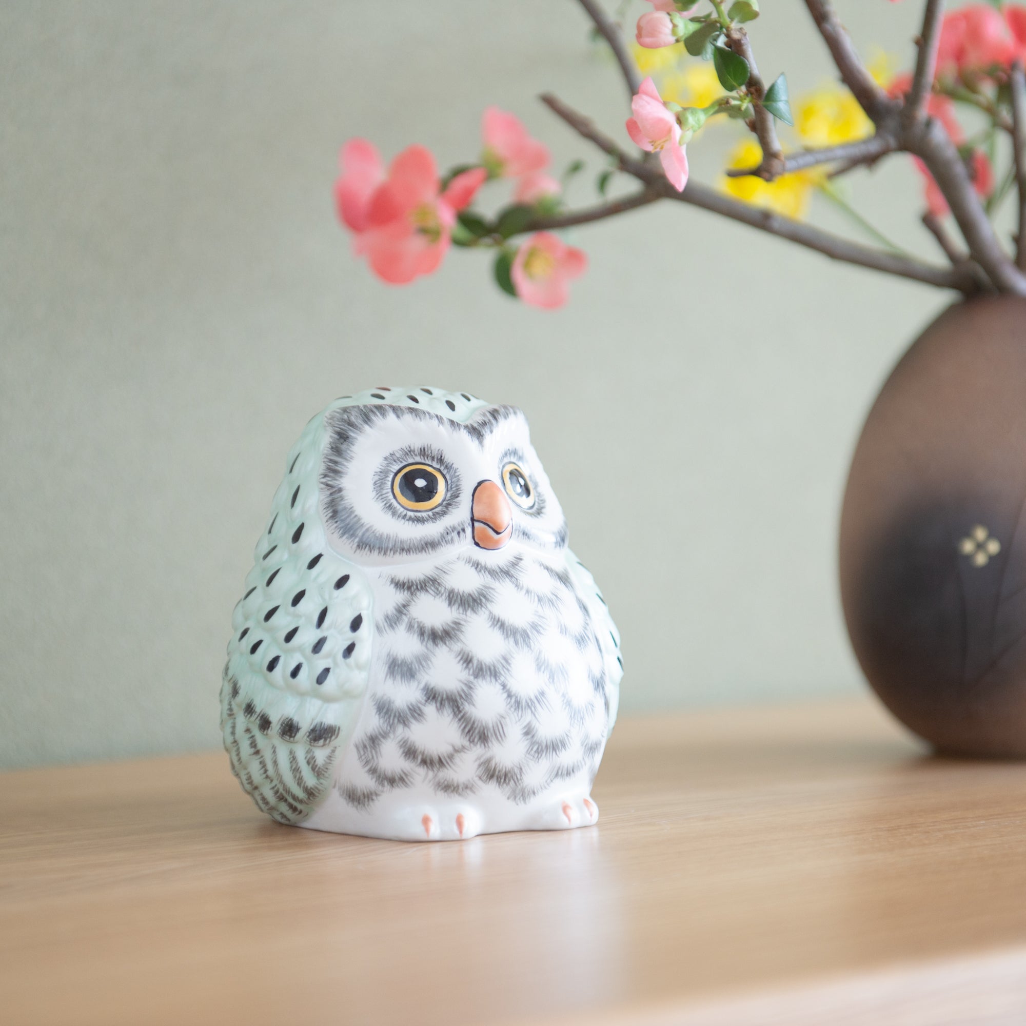 Kousai Kutani Owl Figurine - MUSUBI KILN - Quality Japanese Tableware and Gift