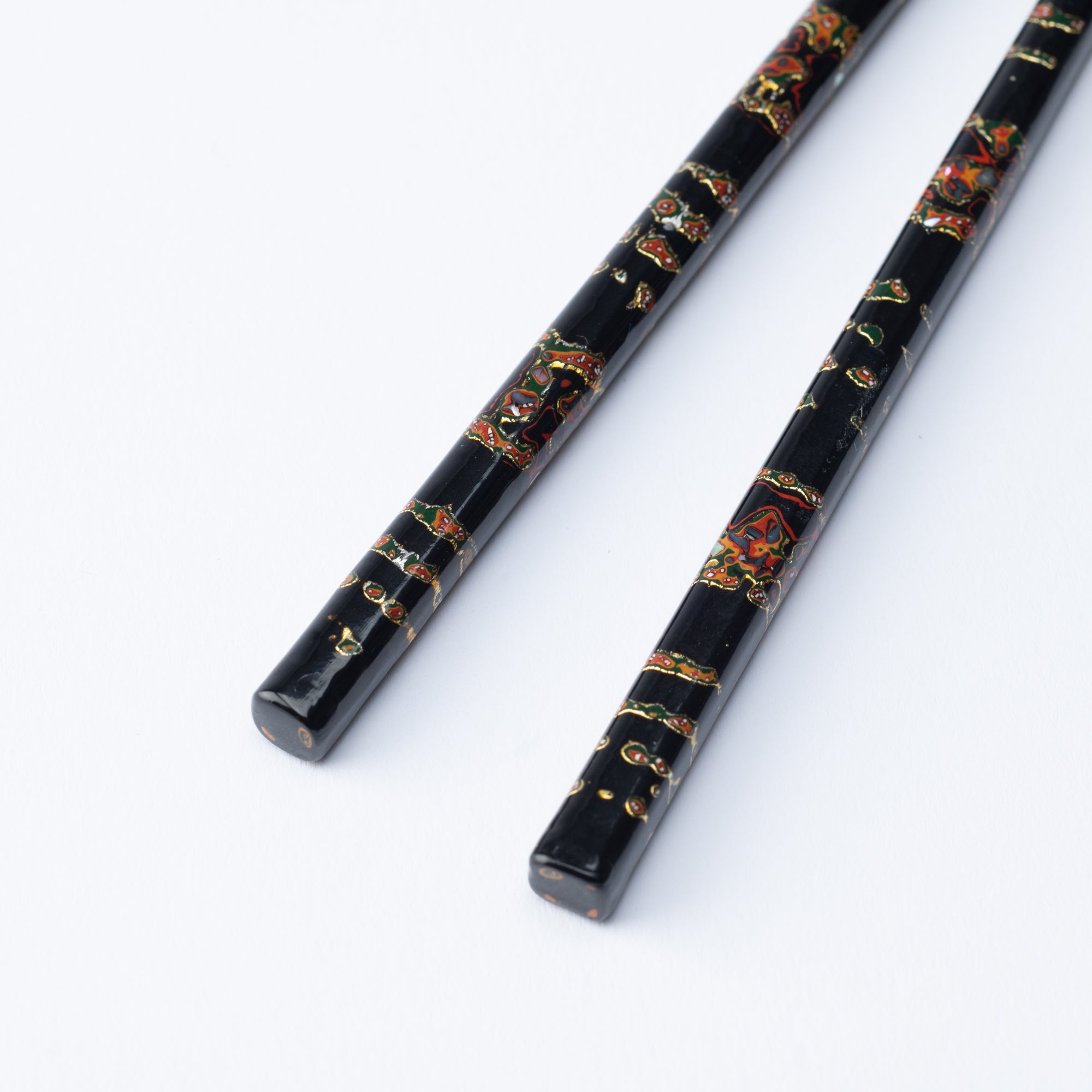 Matsukan Chiyo - Nishiki Wakasa Lacquerware Set of Two Pairs of Chopsticks 23.5 cm (9.3 in) / 21.5 cm (8.5 in) - MUSUBI KILN - Quality Japanese Tableware and Gift