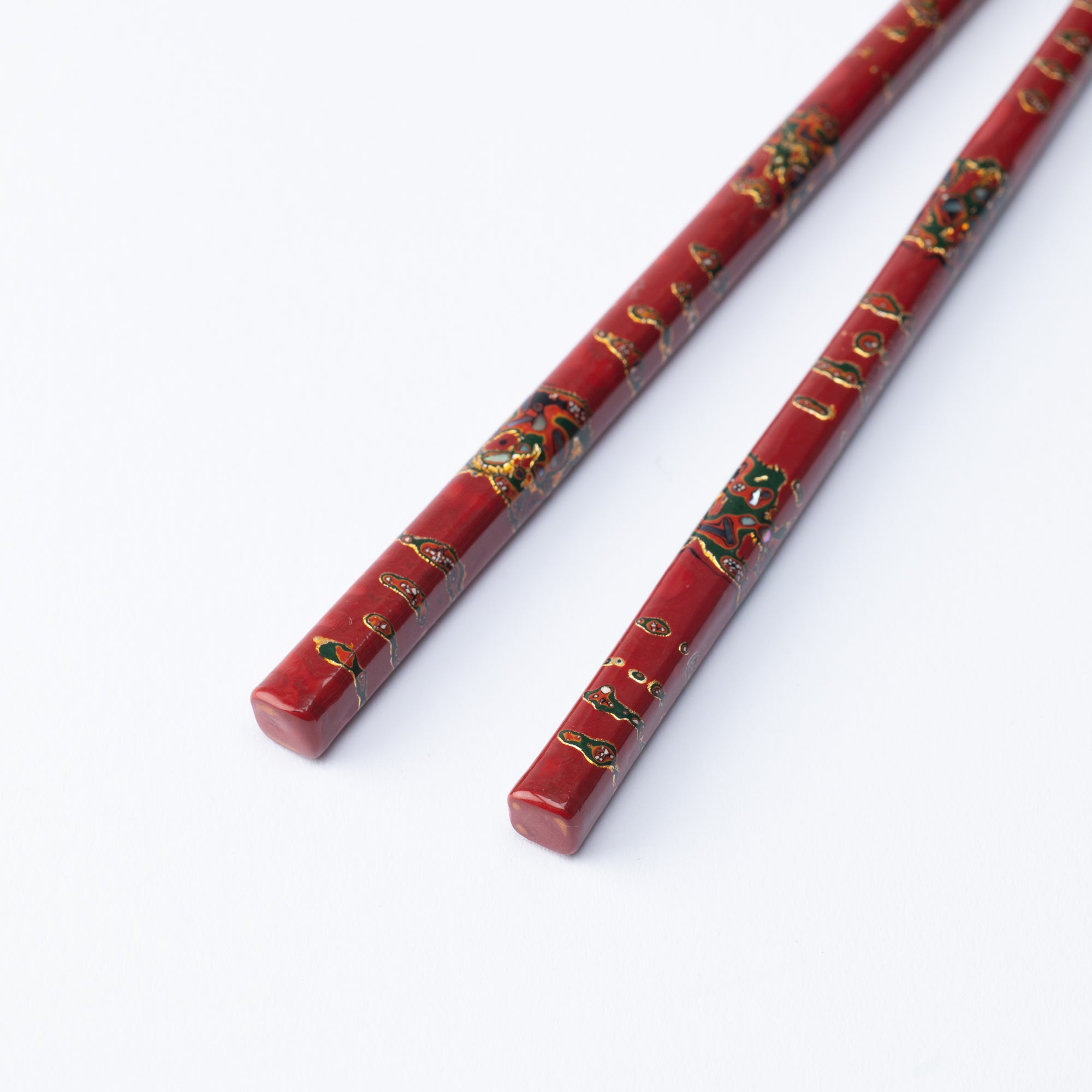 Matsukan Chiyo - Nishiki Wakasa Lacquerware Set of Two Pairs of Chopsticks 23.5 cm (9.3 in) / 21.5 cm (8.5 in) - MUSUBI KILN - Quality Japanese Tableware and Gift