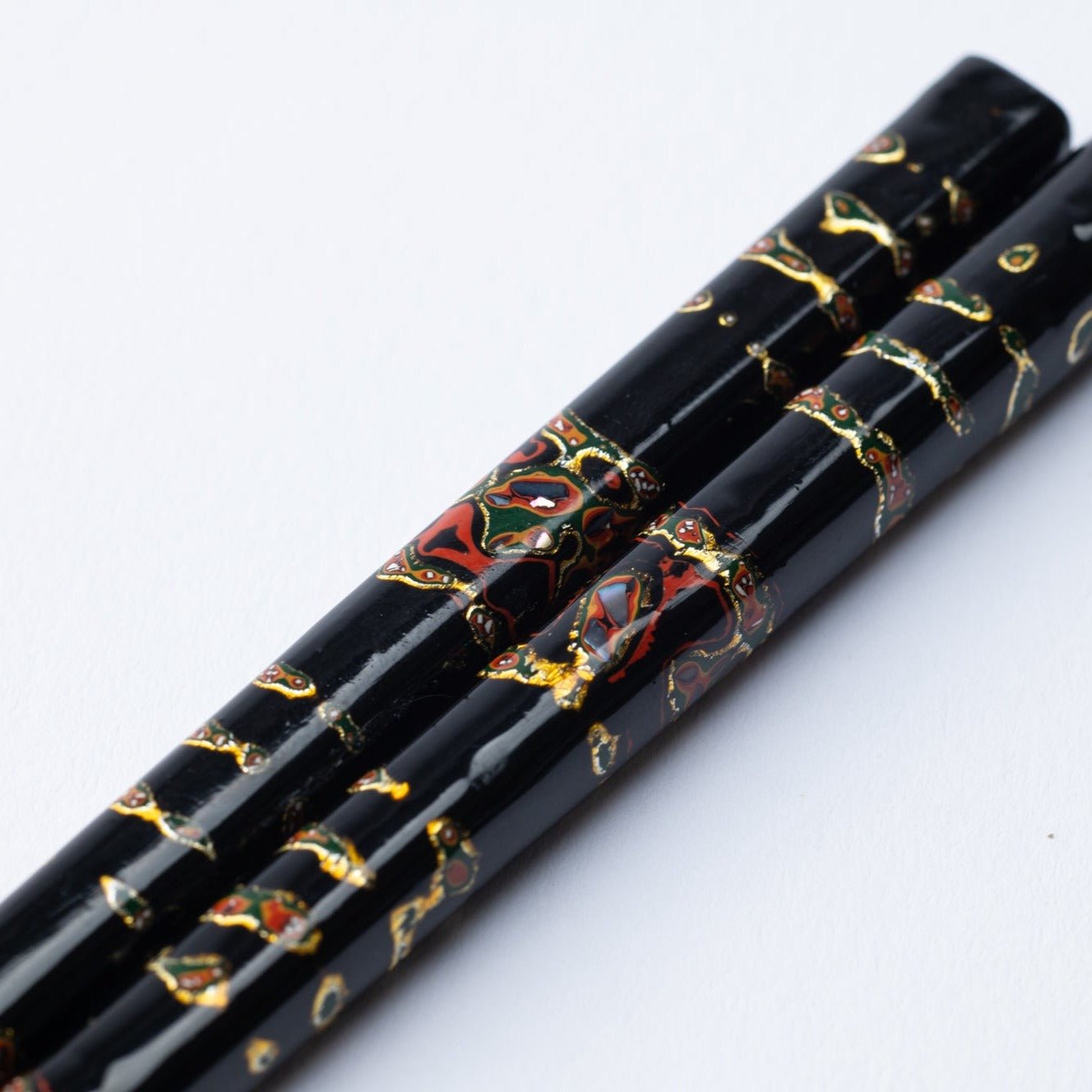 Matsukan Chiyo - Nishiki Wakasa Lacquerware Set of Two Pairs of Chopsticks 23.5 cm (9.3 in) / 21.5 cm (8.5 in) - MUSUBI KILN - Quality Japanese Tableware and Gift